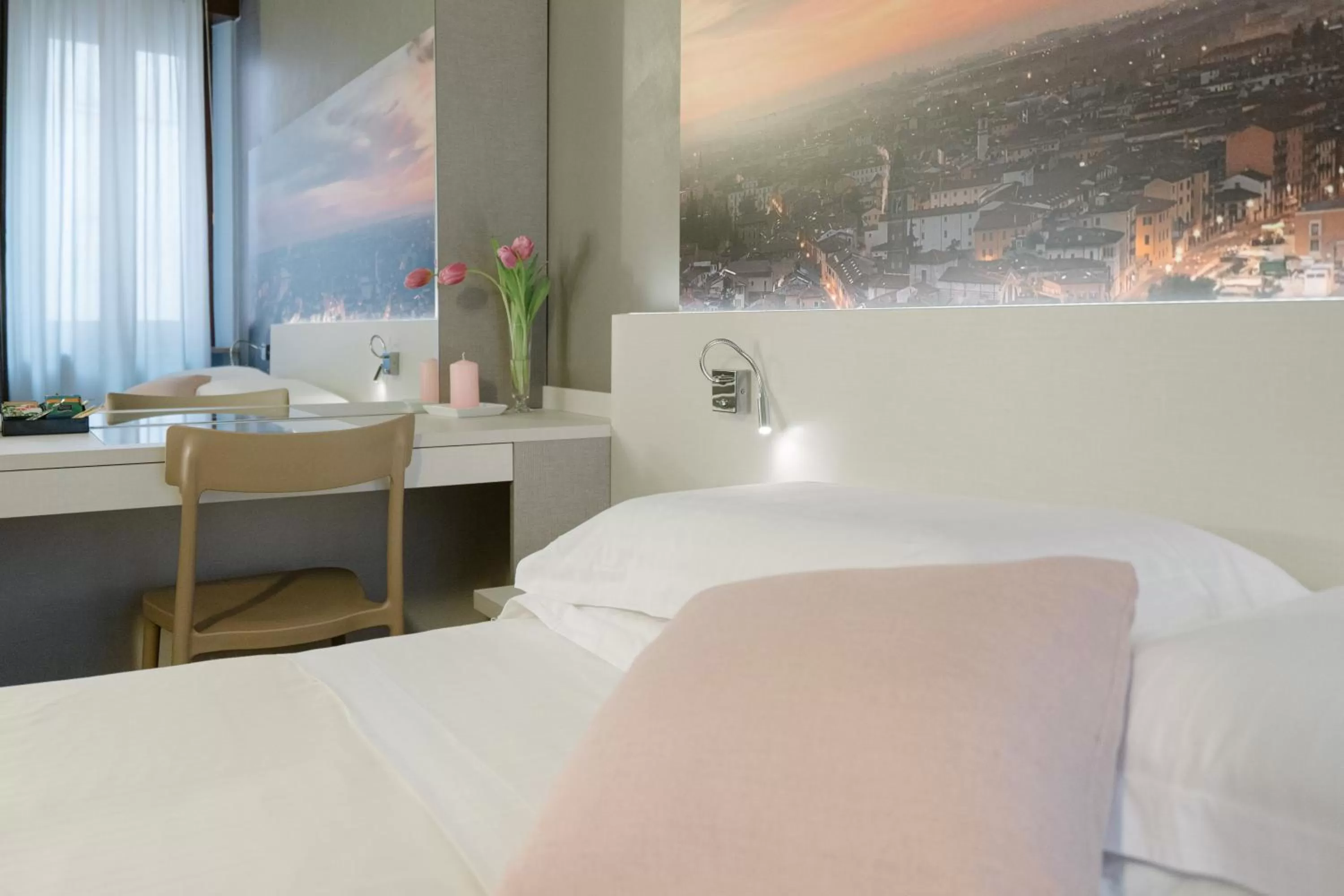 Photo of the whole room, Bed in Hotel Giulietta e Romeo ***S