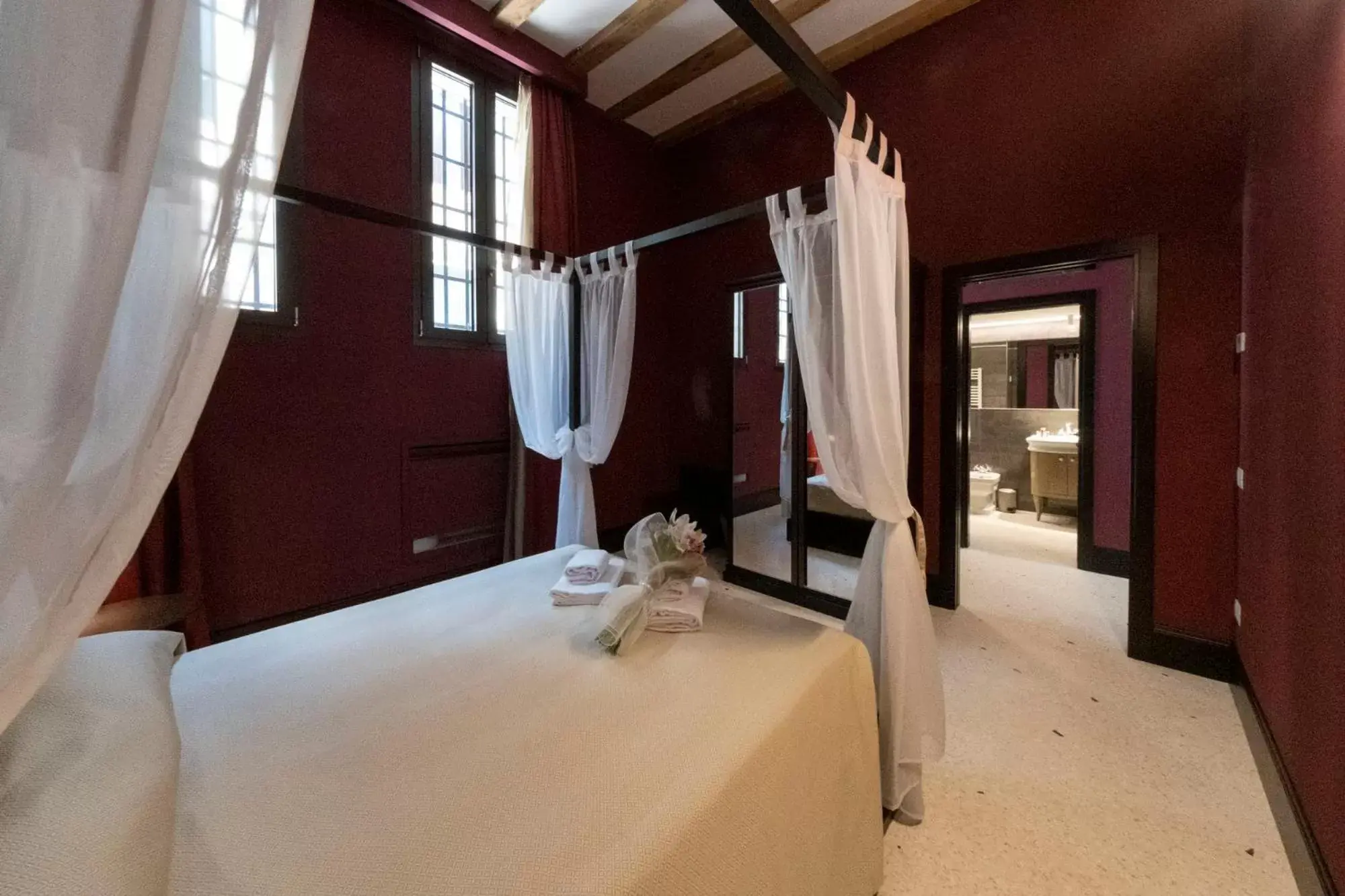 Photo of the whole room, Bed in Residence Poli Venezia