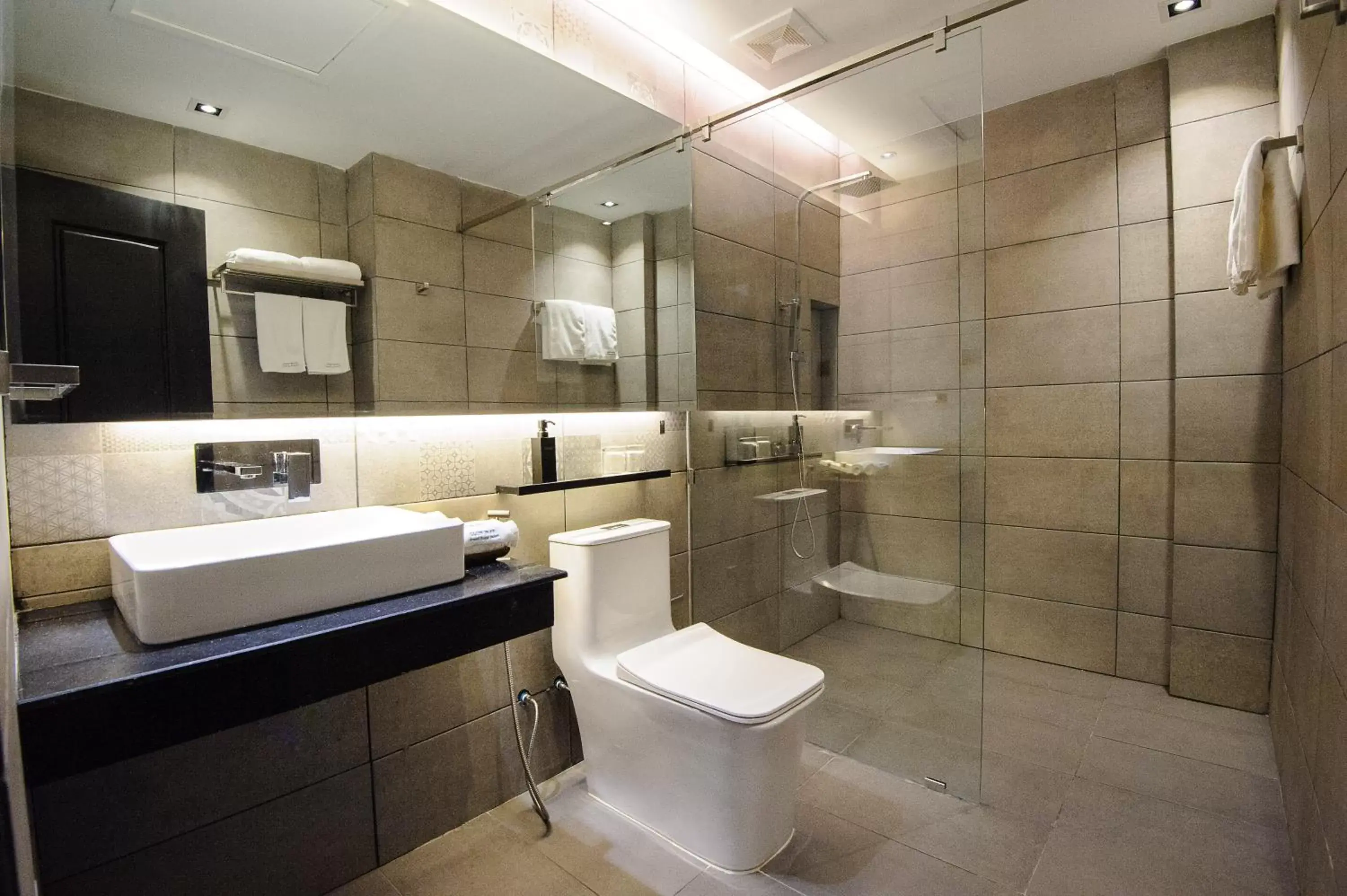 Bathroom in GLOW PARK HOTEL Grand Royal Palace Bathroom in GLOW PARK HOTEL Grand Royal Palace