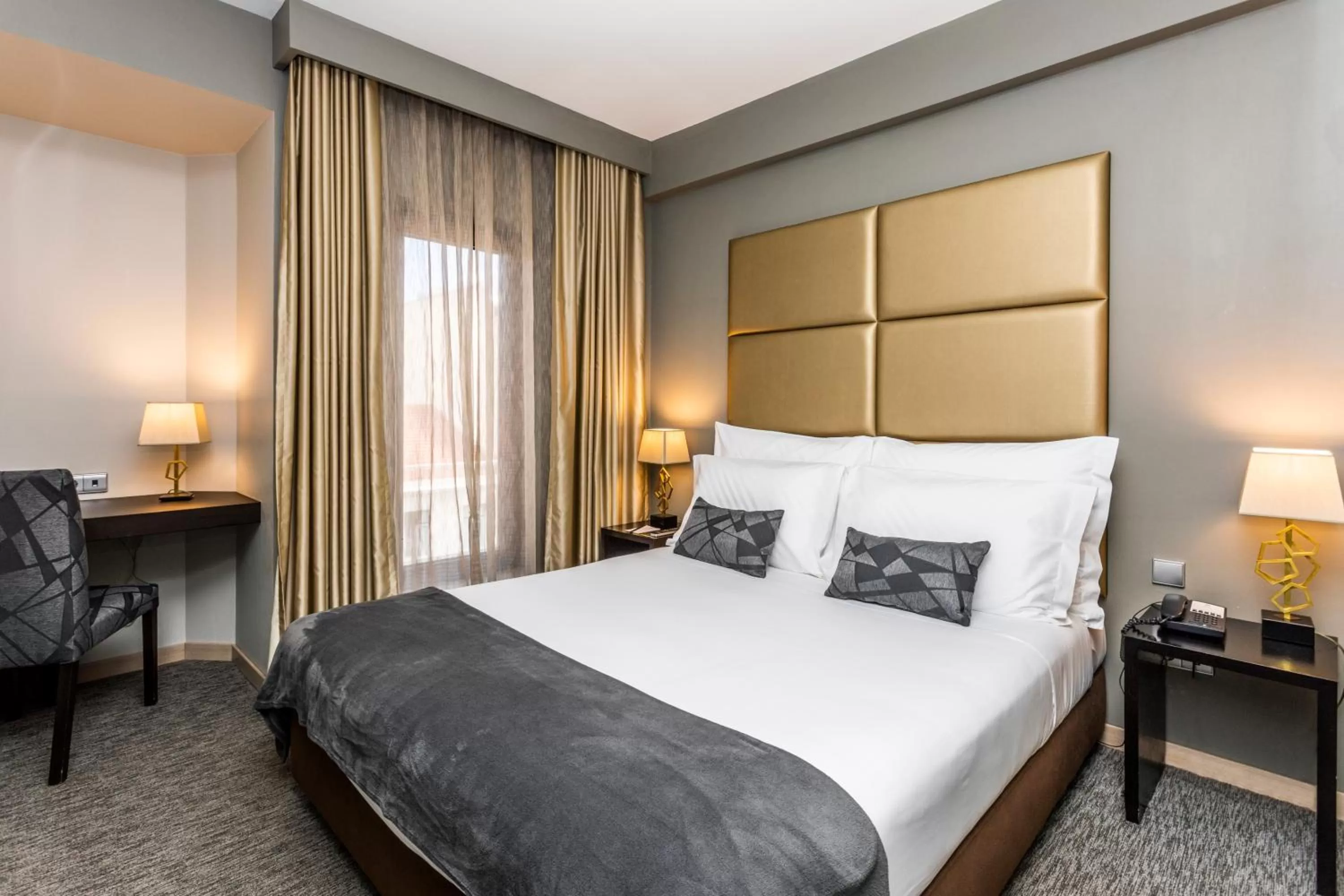 Bedroom, Bed in Czar Lisbon Hotel