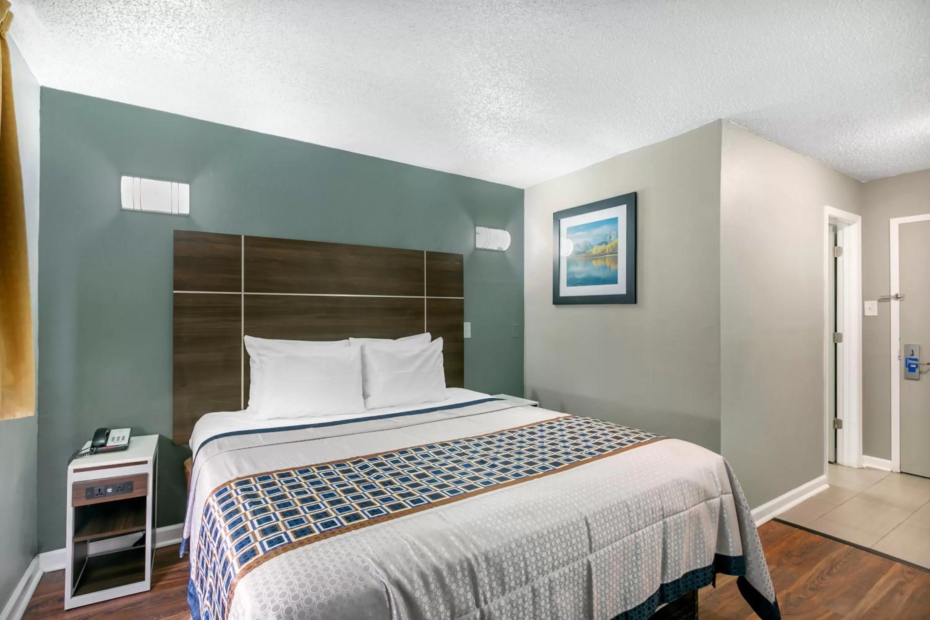 Bed in Knights Inn Bristol