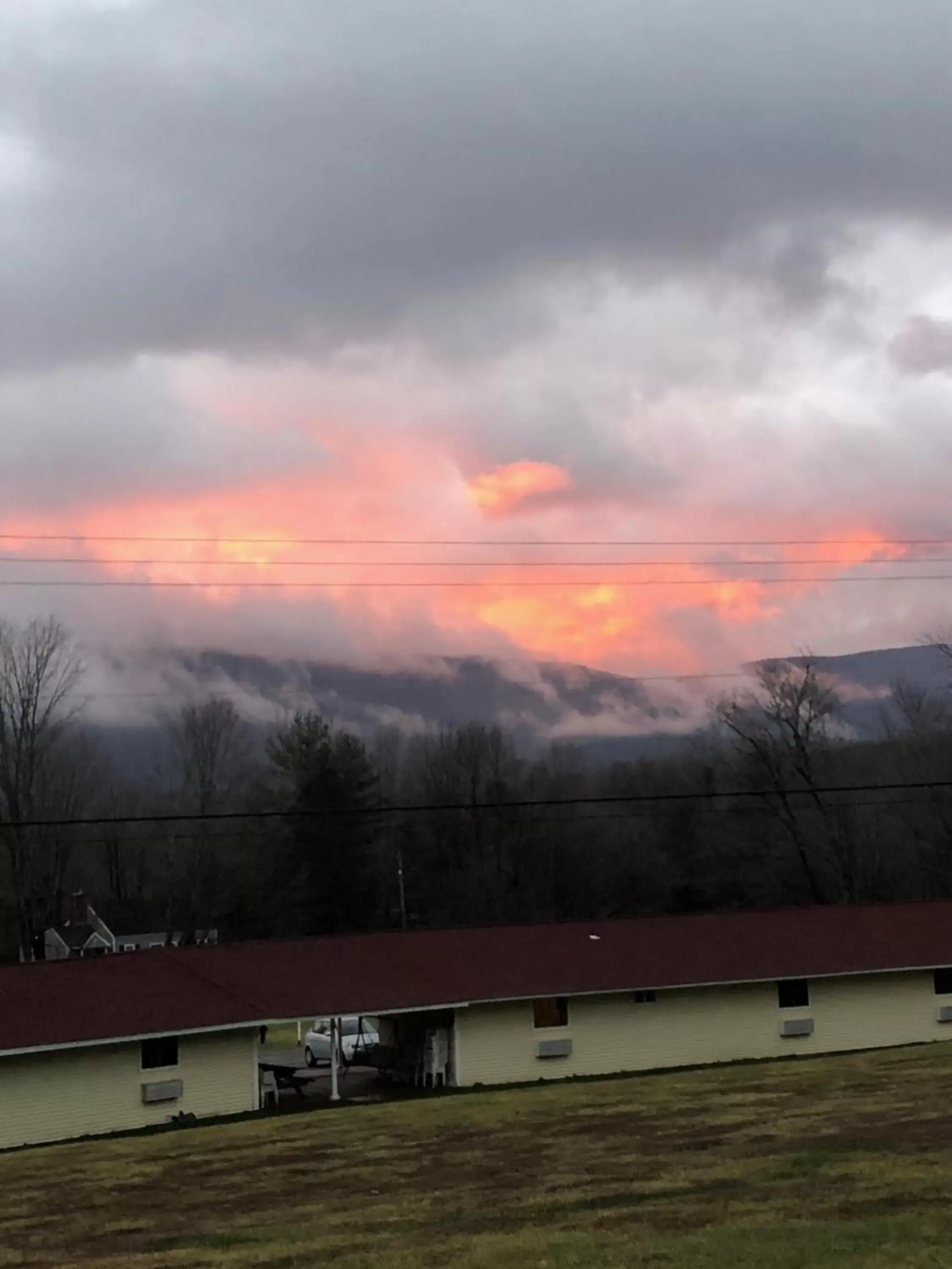 Sunrise in Four Winds Country Motel