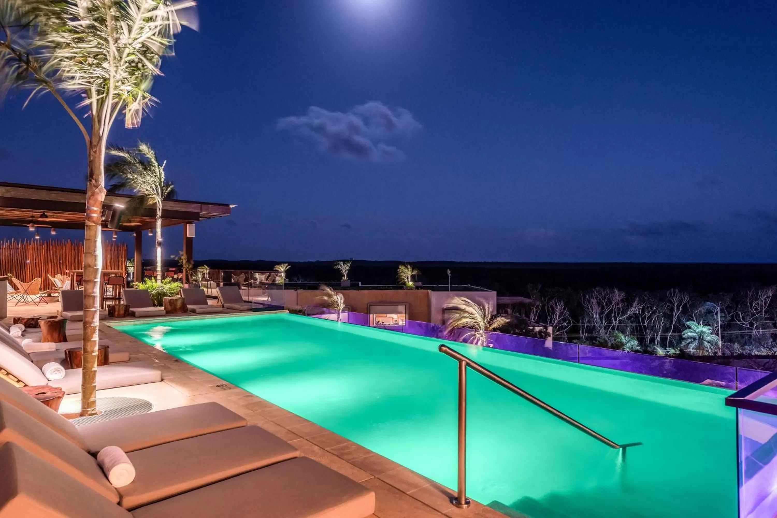 Lounge or bar in Aloft Tulum