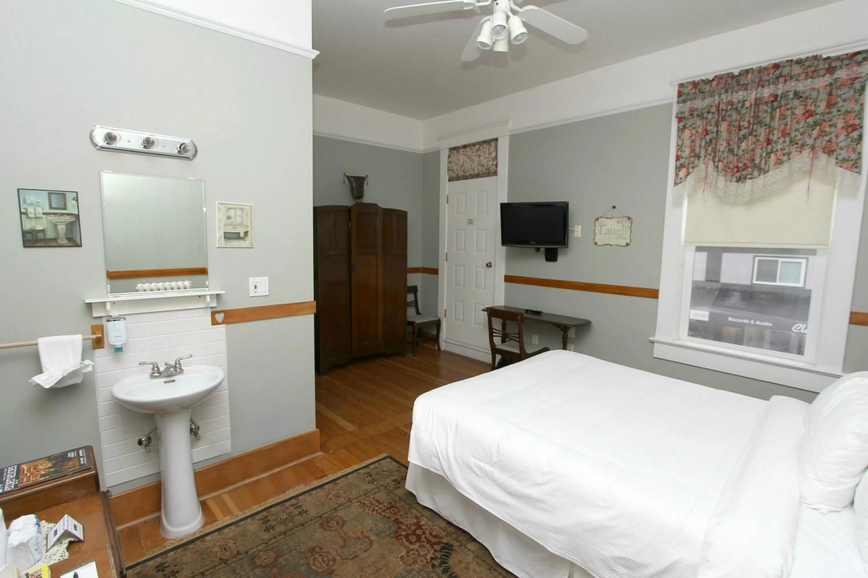 Bed in Royal Hotel Chilliwack