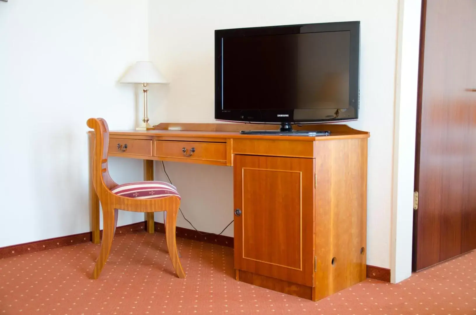 TV and multimedia, TV/Entertainment Center in Mercure Hotel Plaza Magdeburg