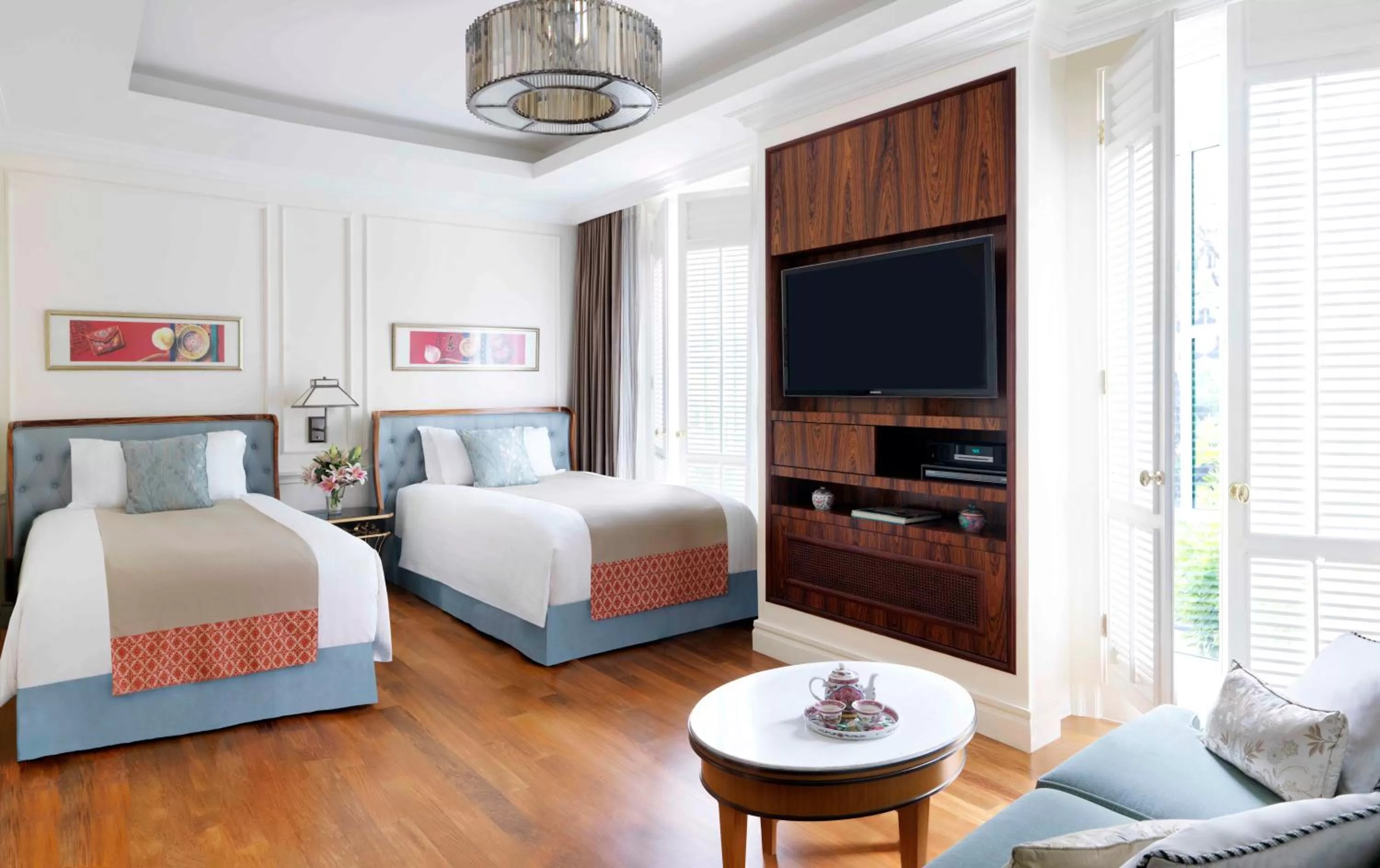 Photo of the whole room, Bed in InterContinental Singapore by IHG