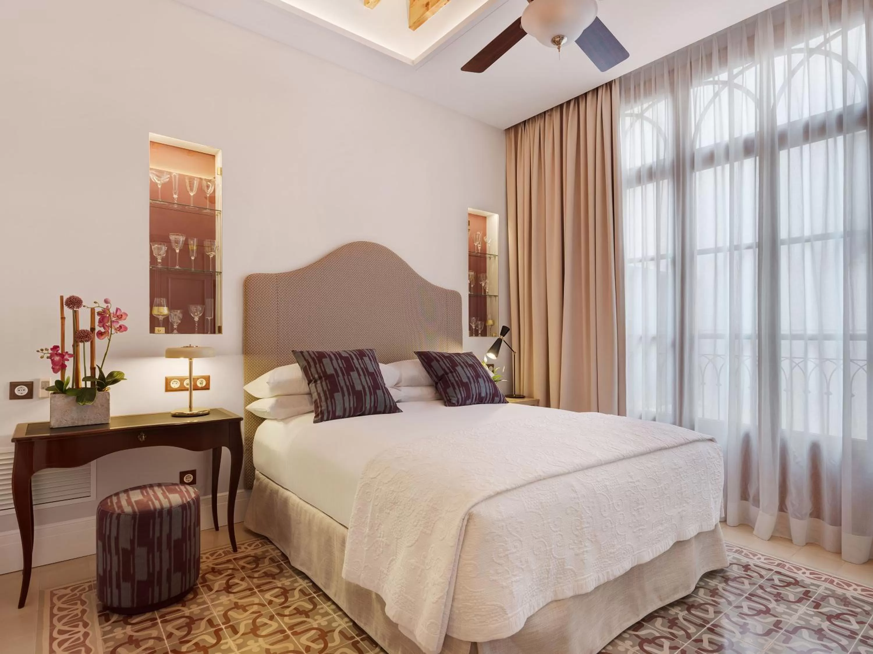 Photo of the whole room, Bed in Hotel Gloria de Sant Jaume