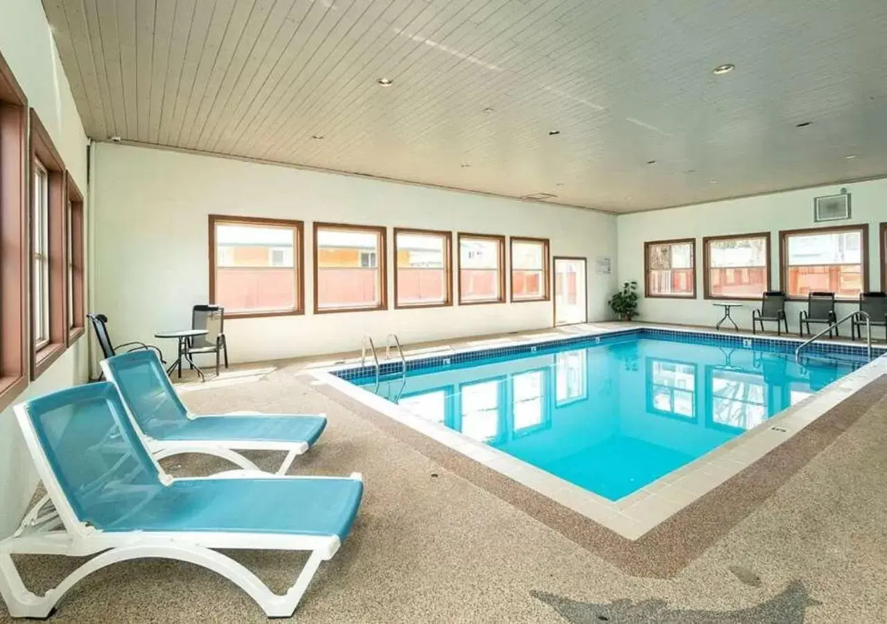 Swimming Pool in Quality Inn & Suites