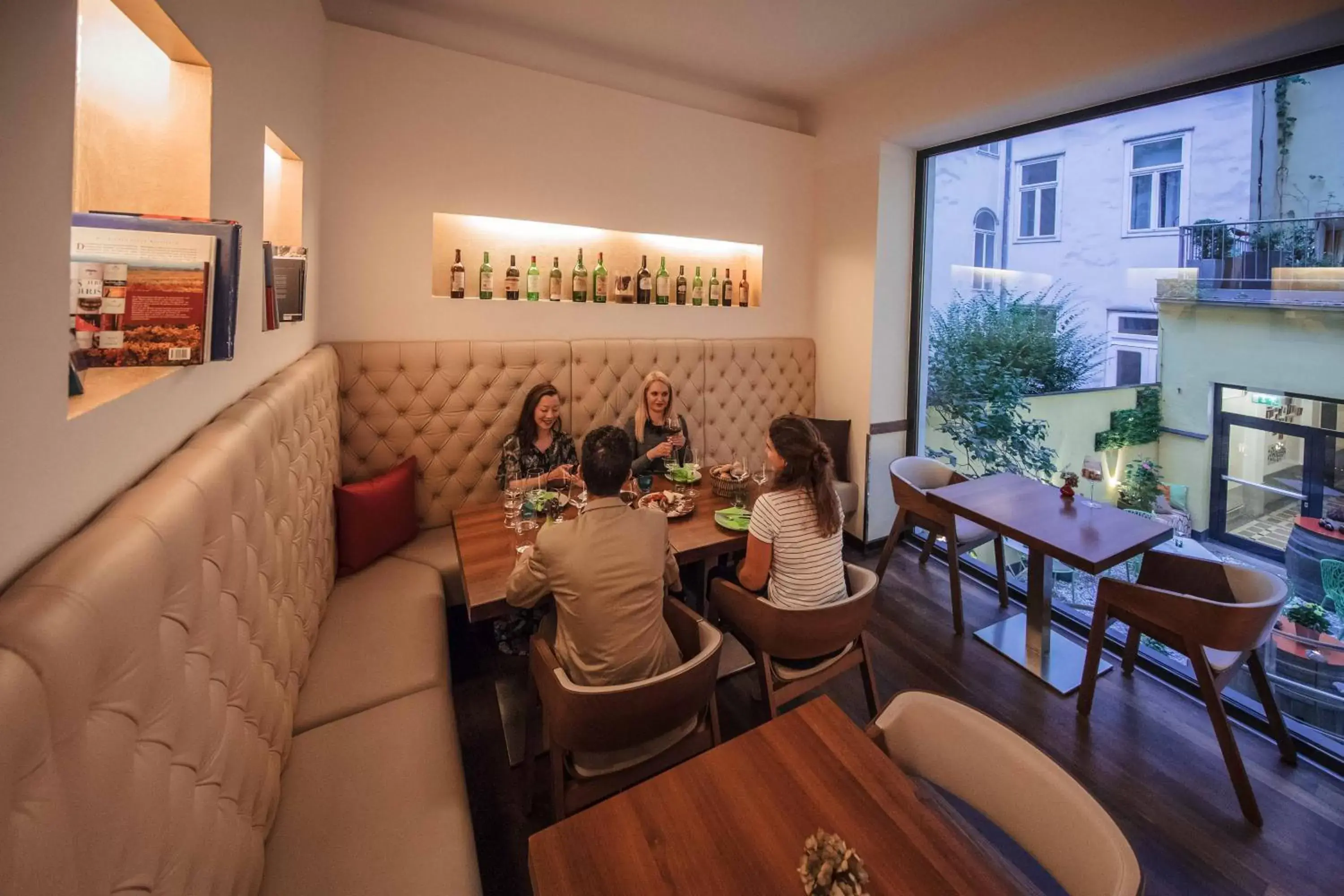 Lounge or bar in Hotel Rathaus - Wein & Design