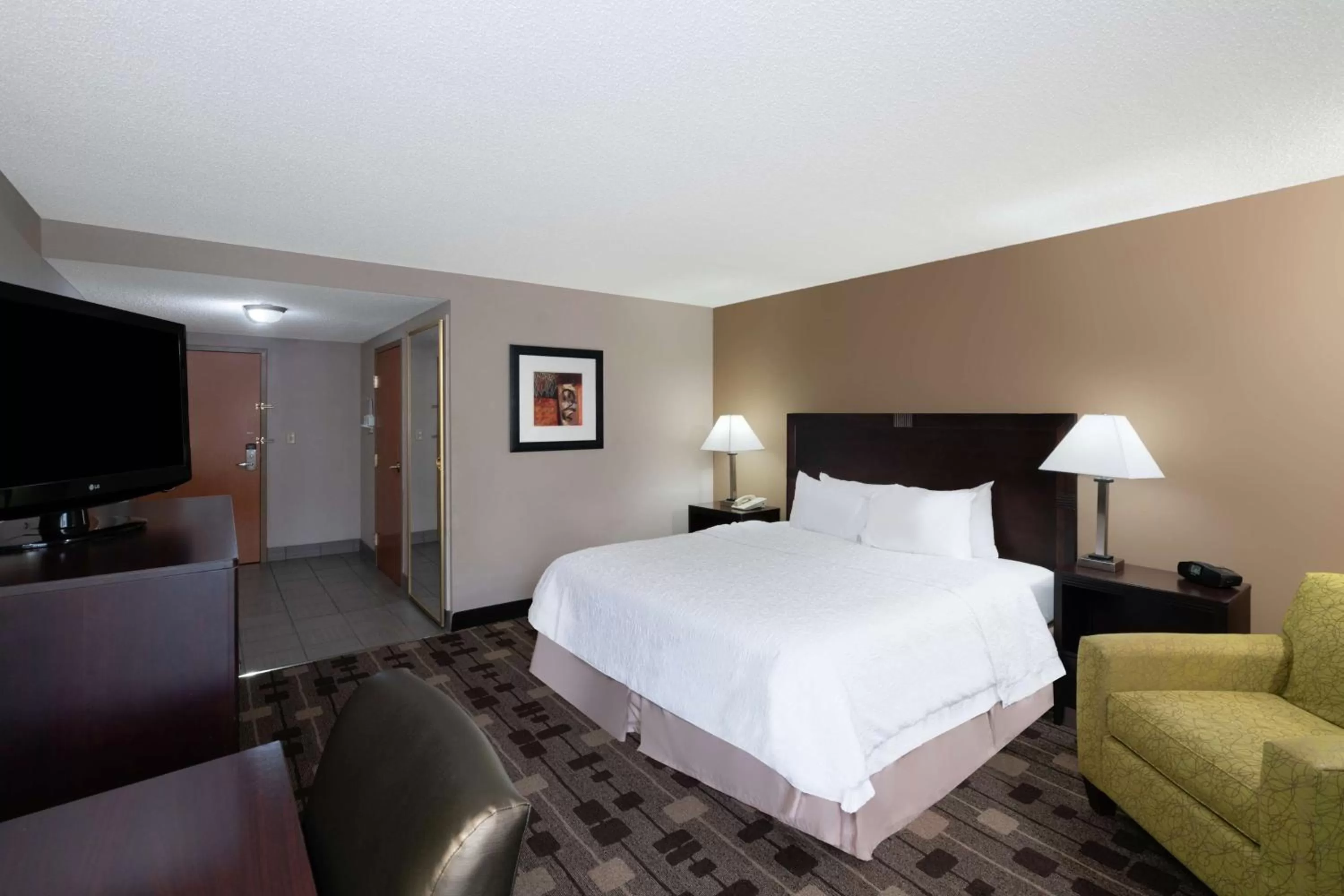 Bedroom, Bed in Hampton Inn Dublin