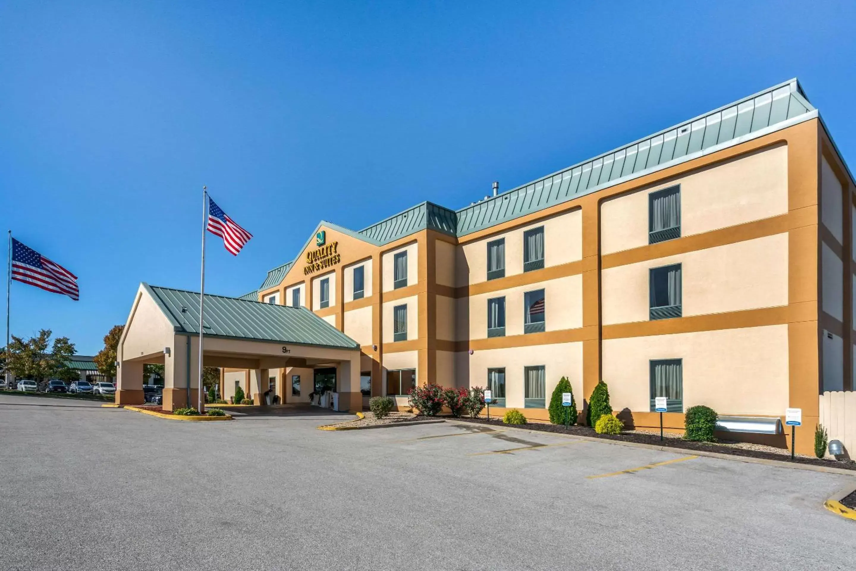 Property building in Quality Inn & Suites - Jefferson City