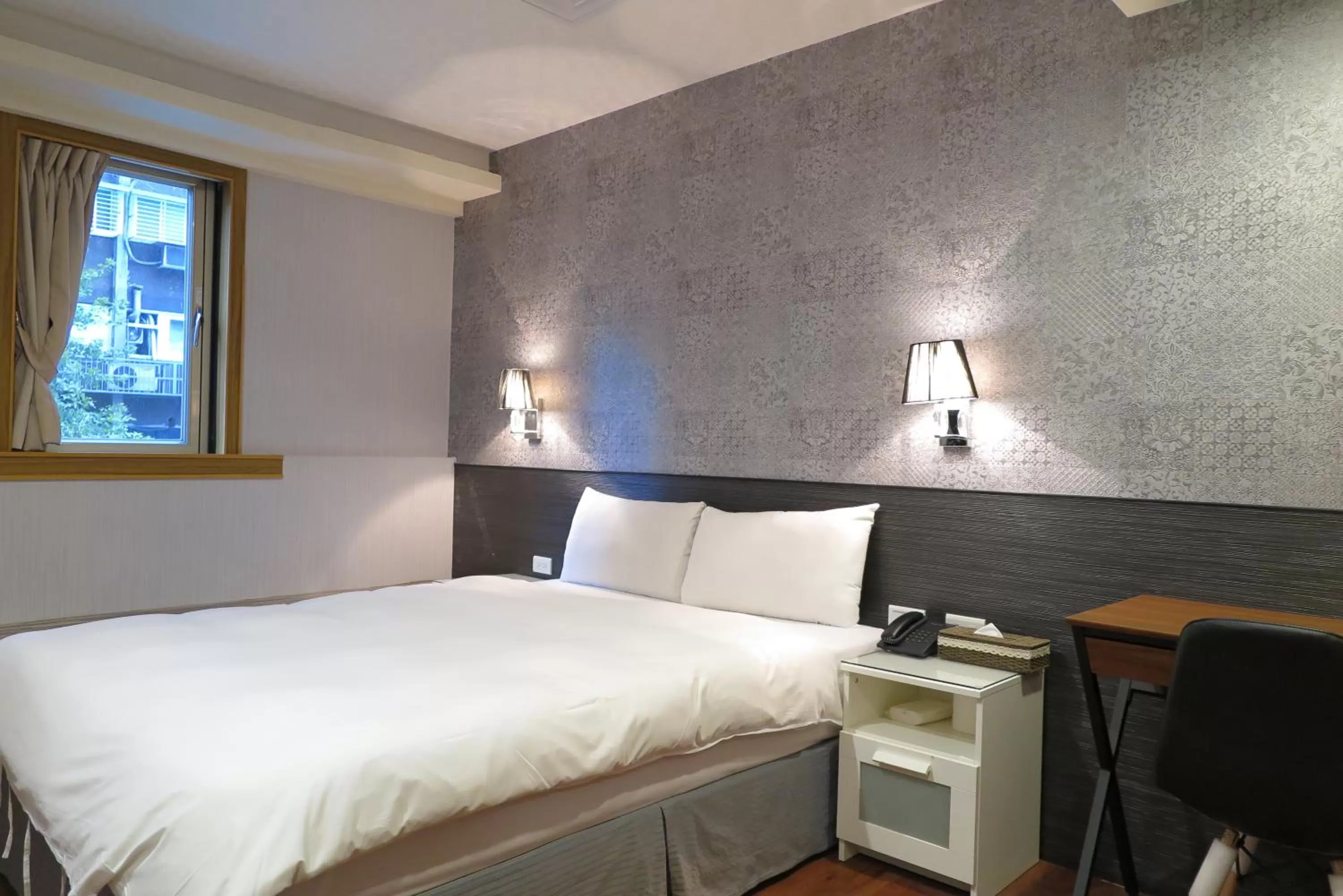 Photo of the whole room in 泊居旅店 Oursinn Hotel