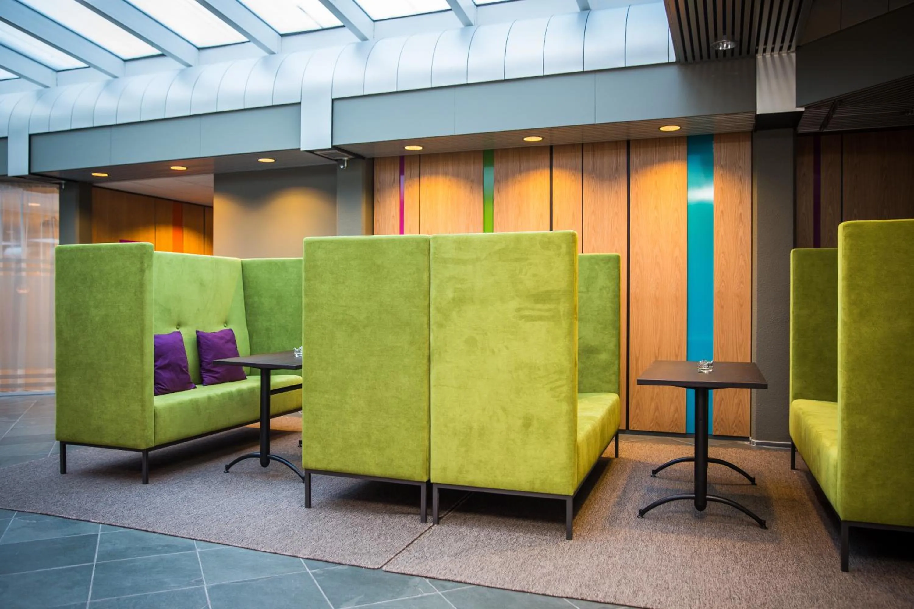 Communal lounge/ TV room in Park Inn by Radisson Reykjavik Keflavík Airport