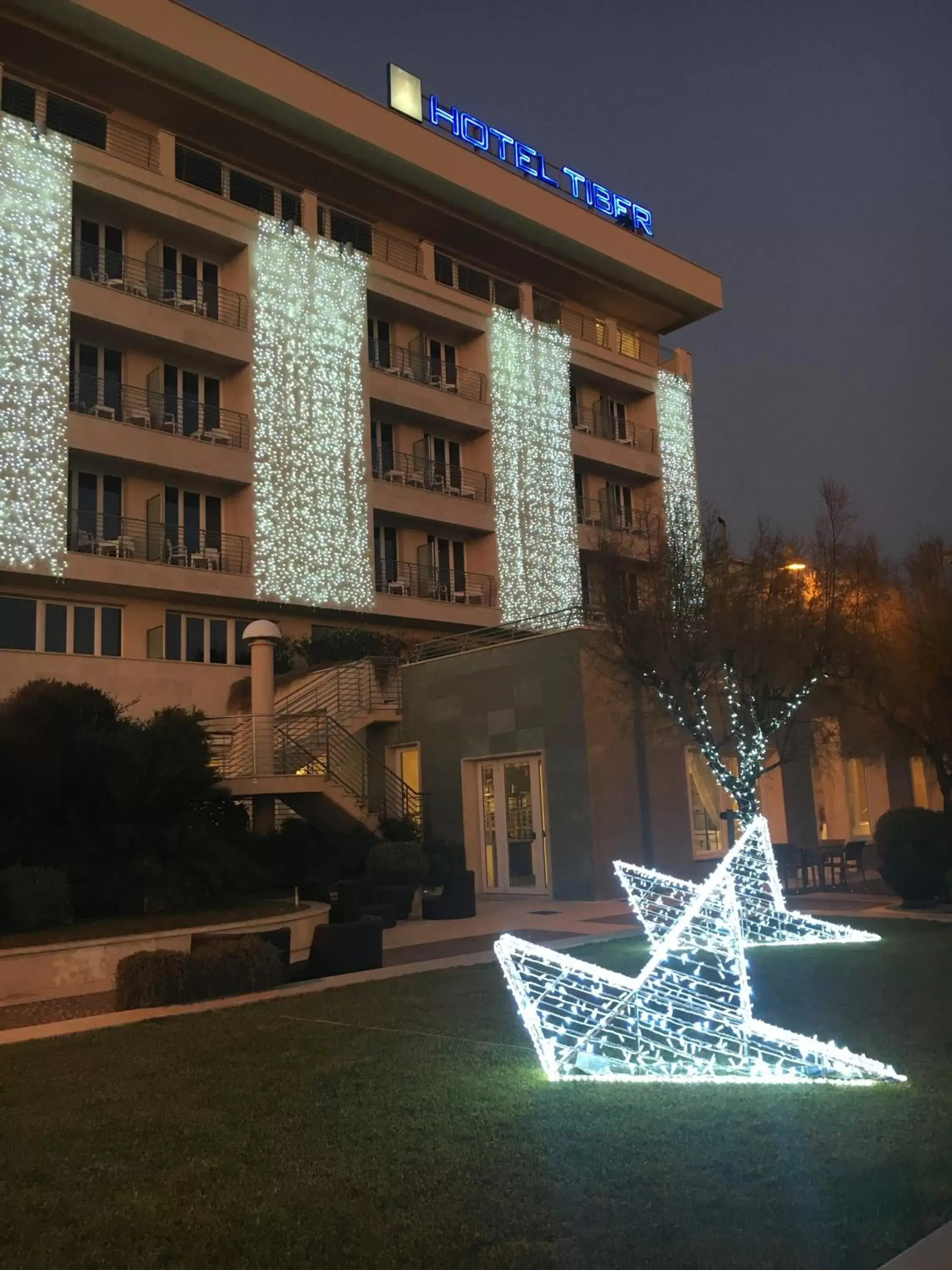 Seasons, Property Building in Hotel Tiber
