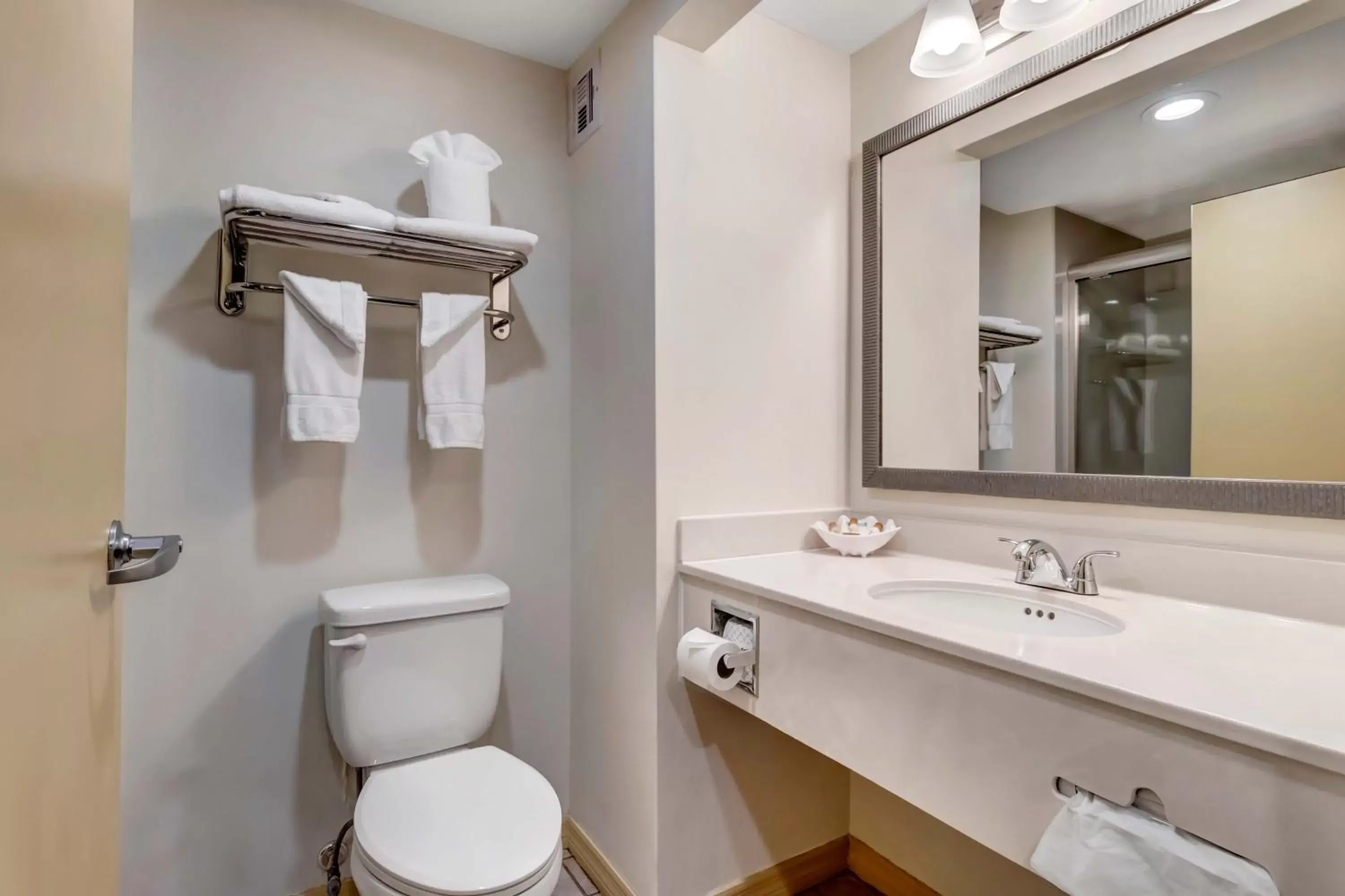 Bathroom in Hutchinson Island Plaza Hotel & Suites