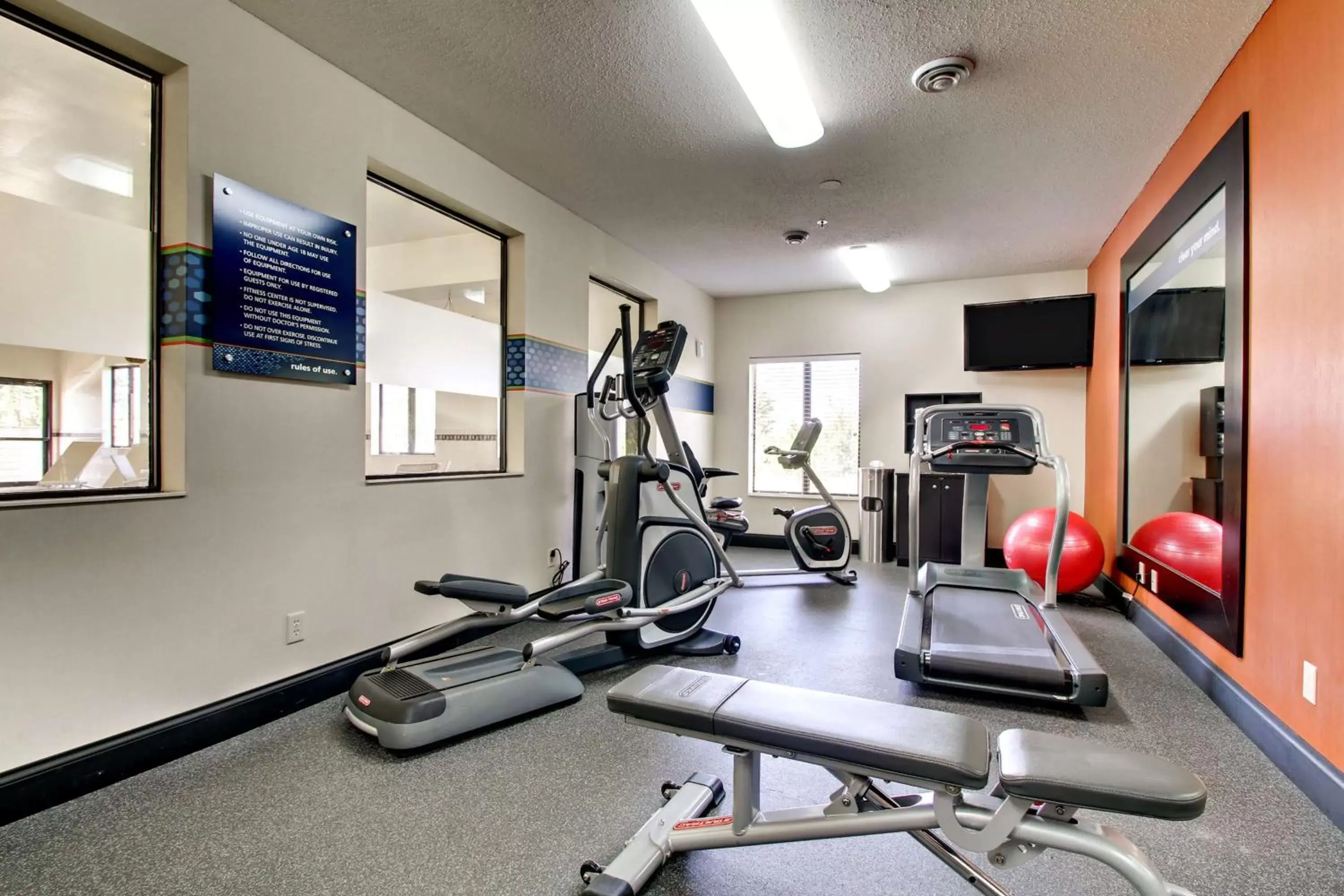 Fitness centre/facilities, Fitness Center/Facilities in Hampton Inn Ottawa - Starved Rock Area
