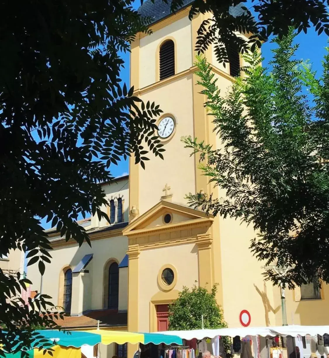 Nearby landmark, Property Building in La Madeleine