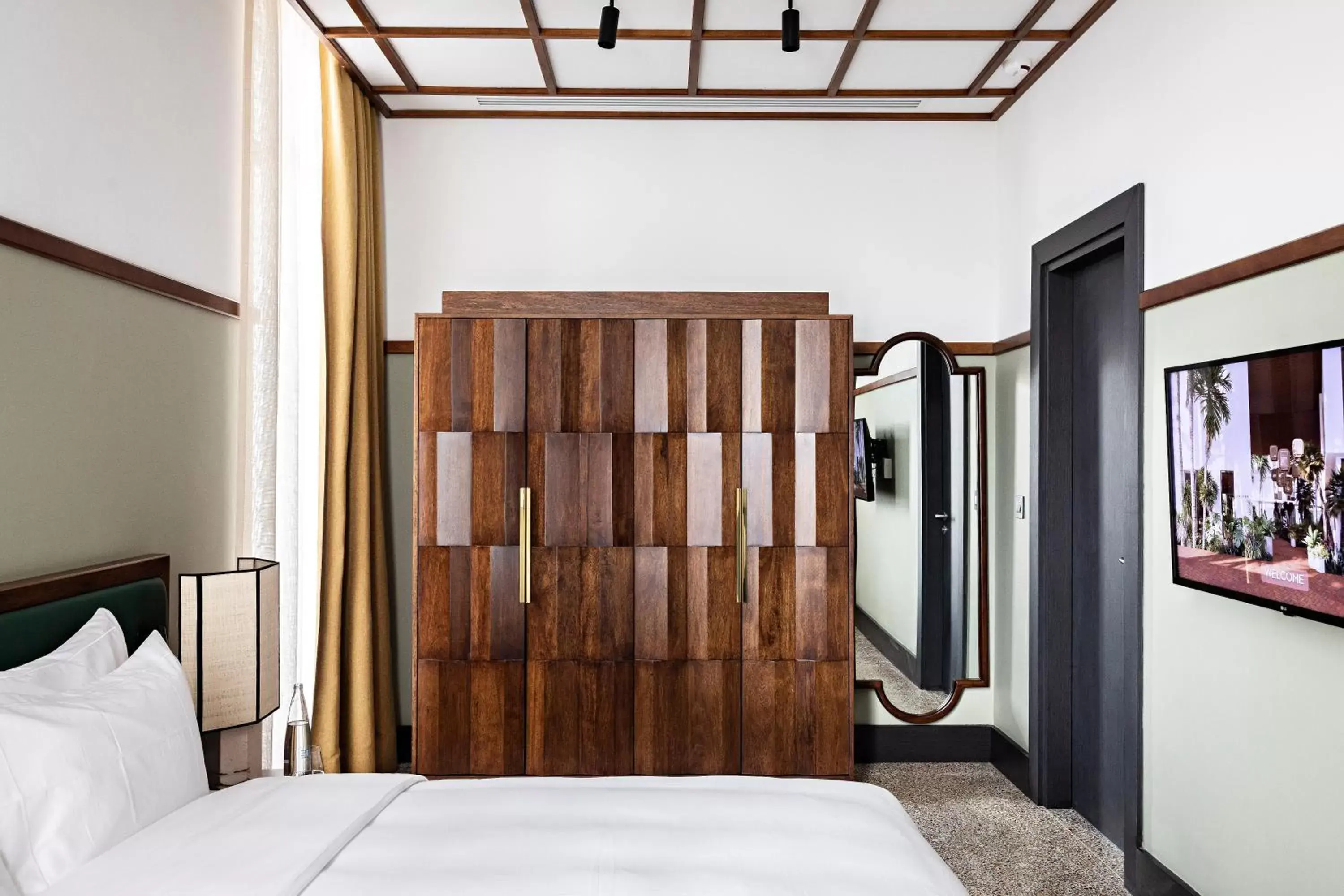 wardrobe, Bed in La Maison Palmier Abidjan, a Member of Design Hotels