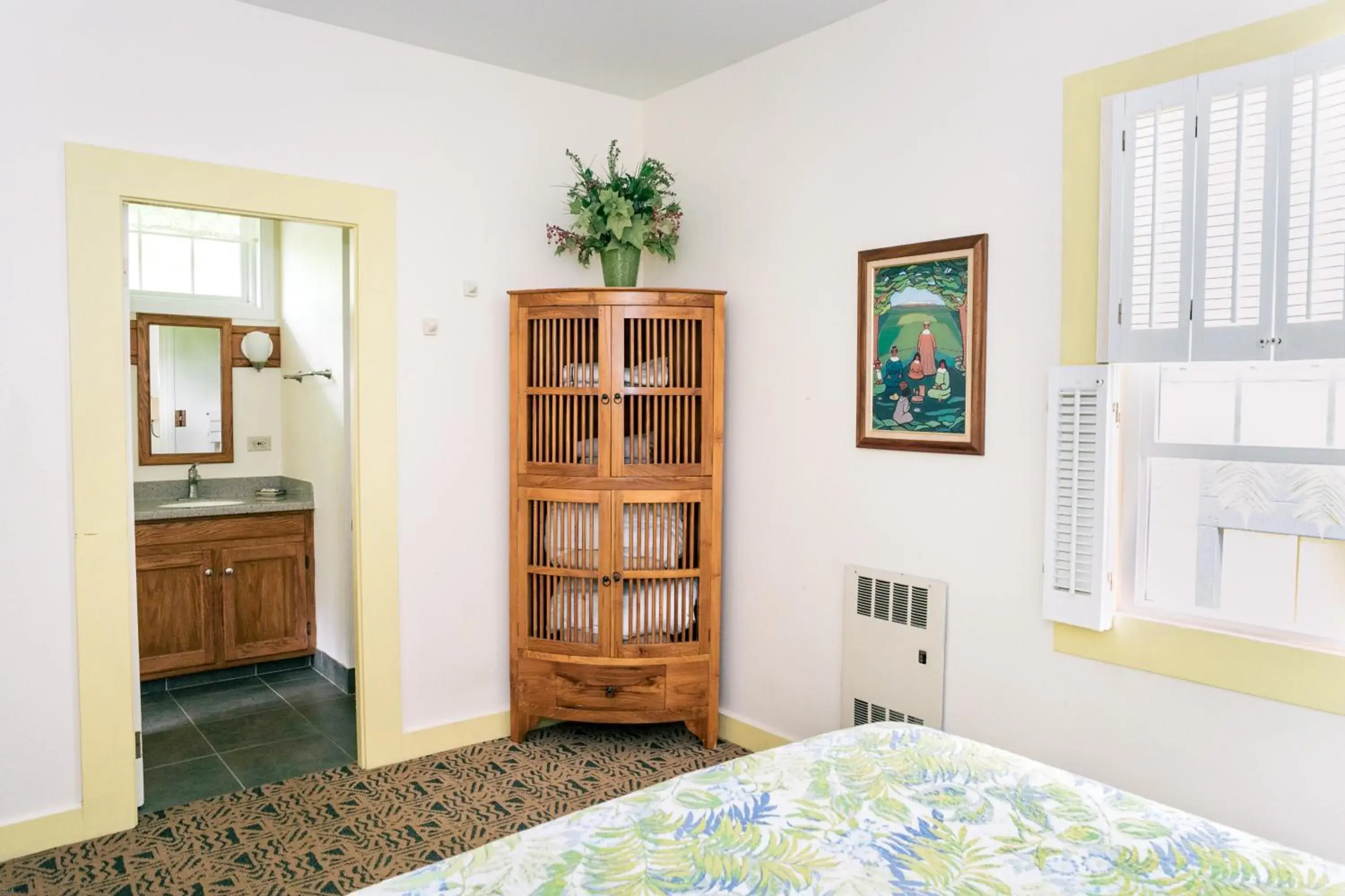 Bedroom, TV/Entertainment Center in Kilauea Lodge and Restaurant