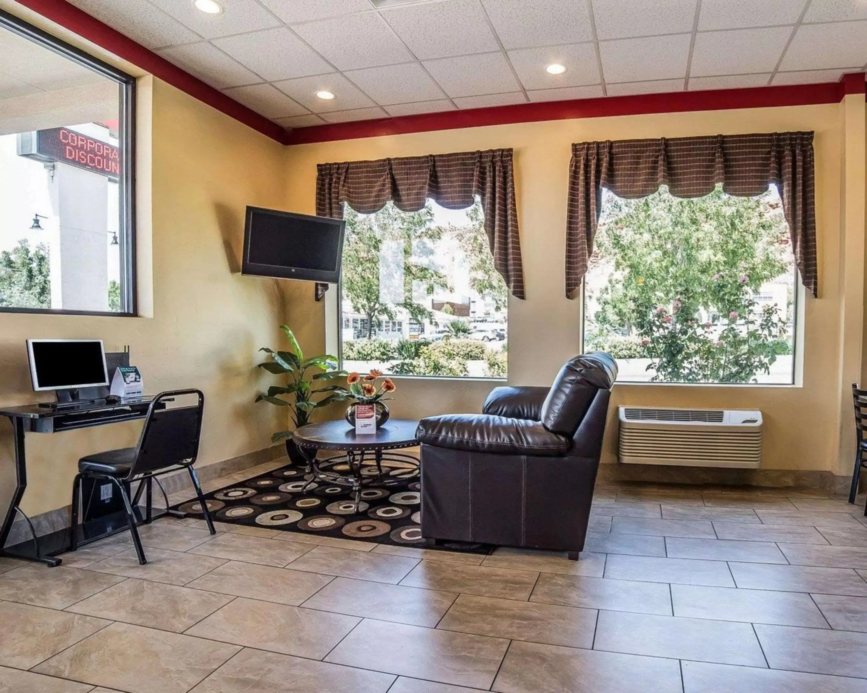 Lobby or reception in Econo Lodge St George North - Near Pioneer Park