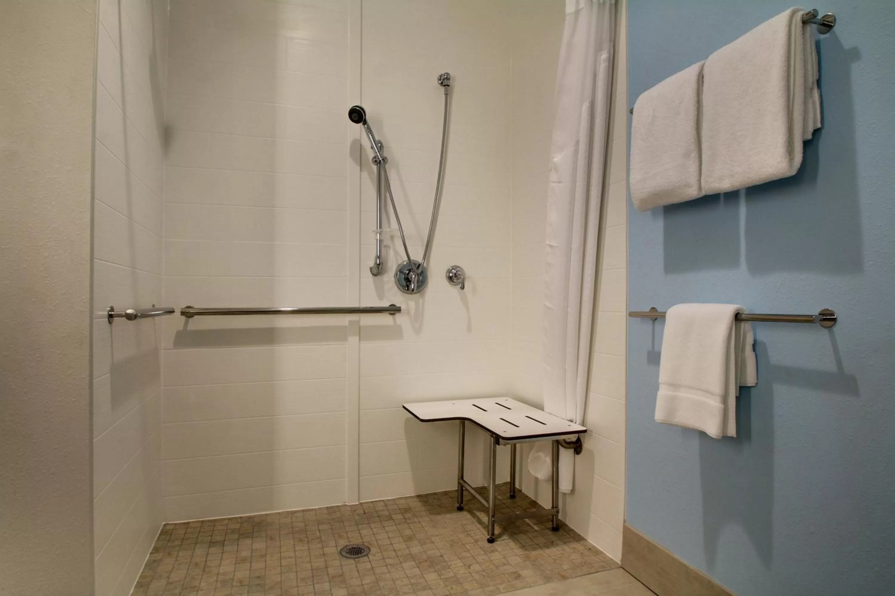 Bathroom in Holiday Inn Express & Suites Charleston NE Mt Pleasant US17 by IHG