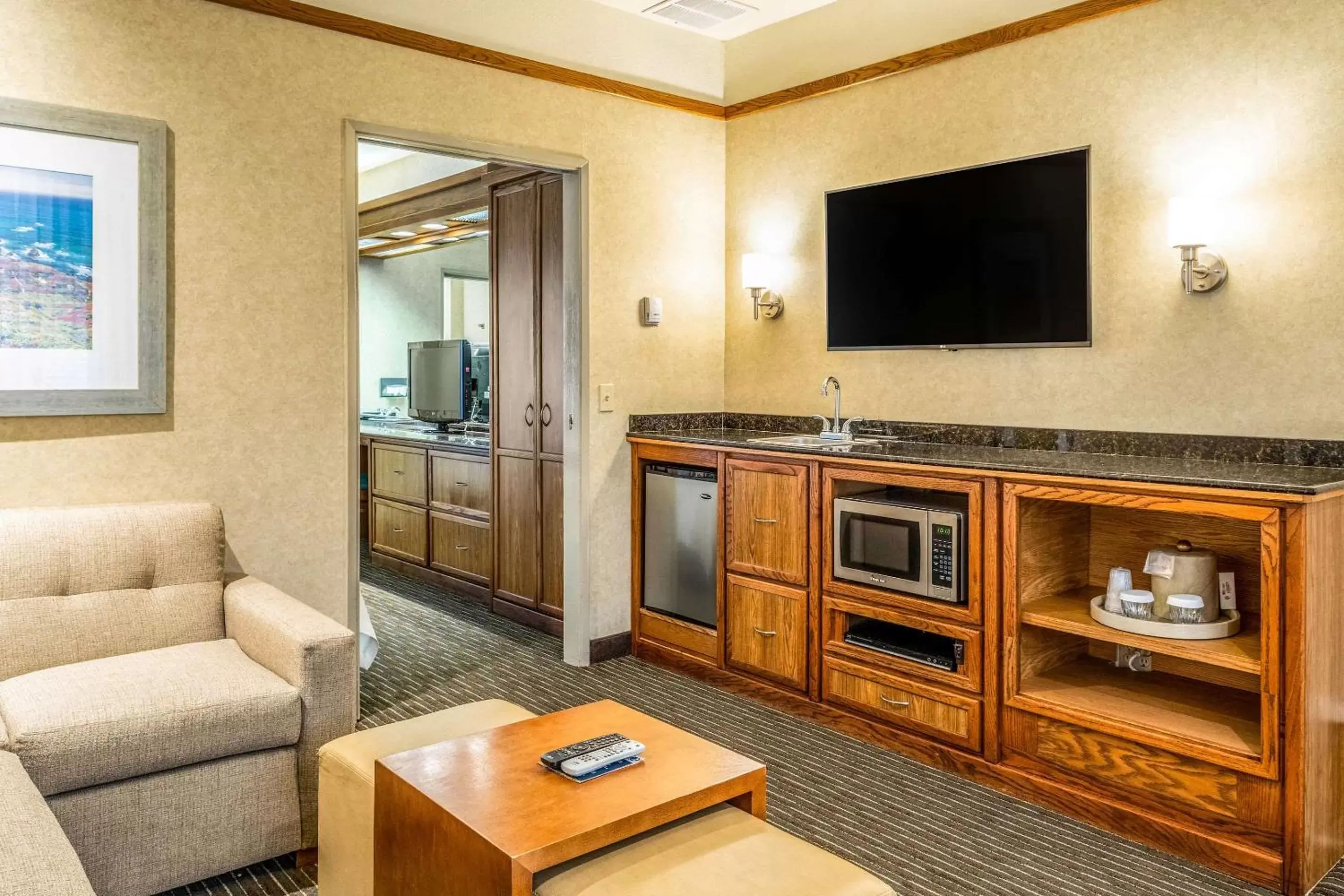 Photo of the whole room, TV/Entertainment Center in Quality Suites Downtown San Luis Obispo