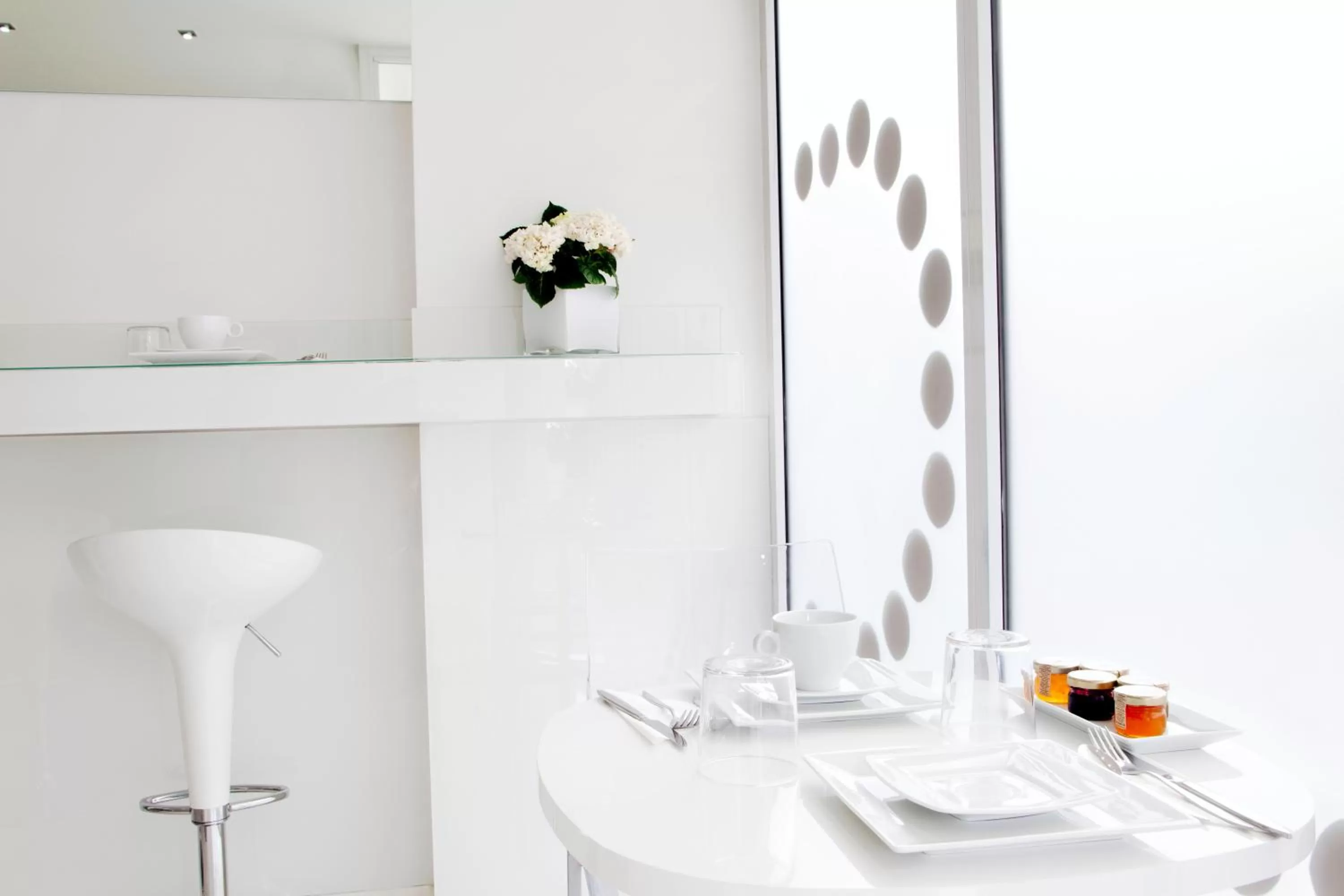 Restaurant/places to eat in Blc Design Hotel