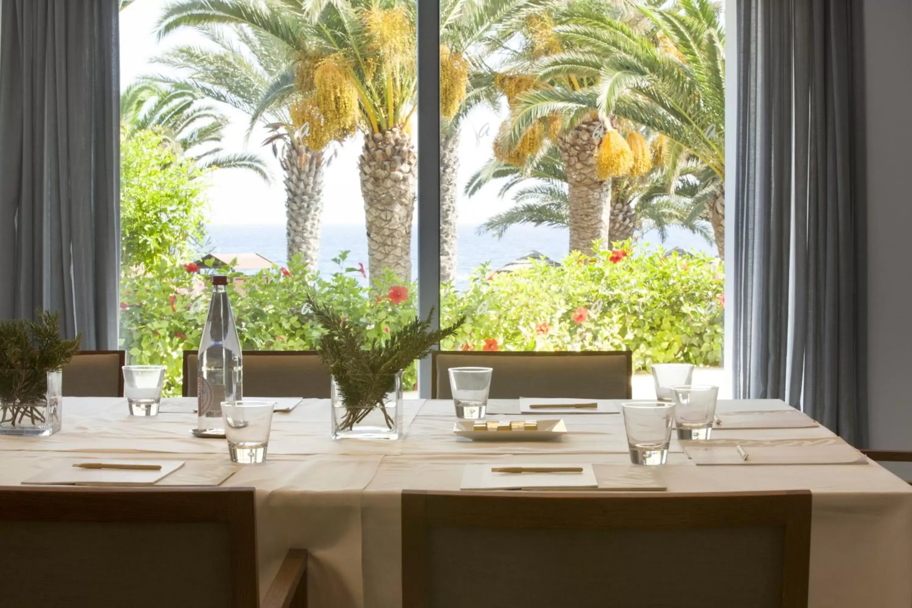 Day, Restaurant/Places to Eat in Alion Beach Hotel