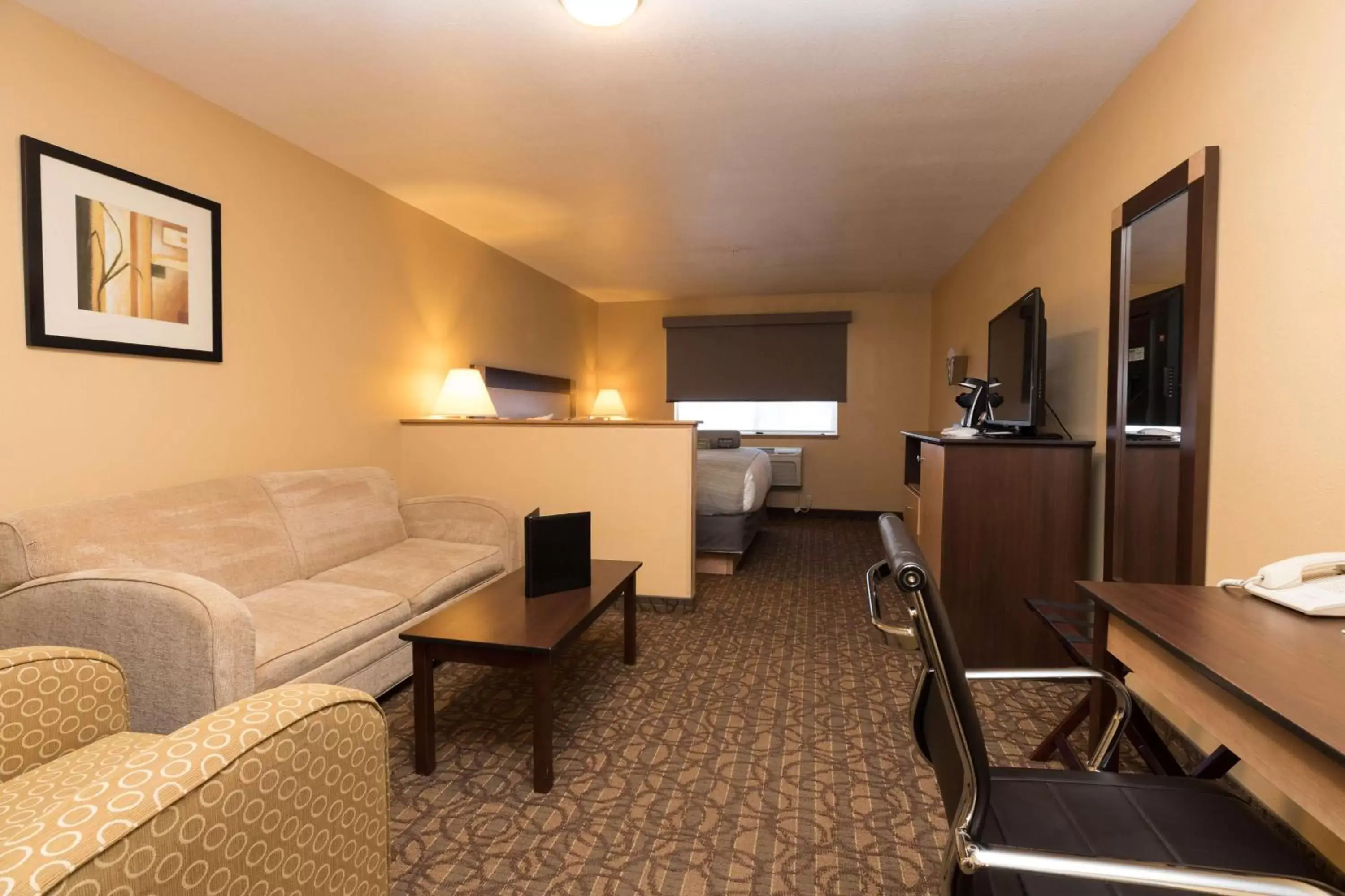 Photo of the whole room, Seating Area in Best Western Sawtooth Inn and Suites