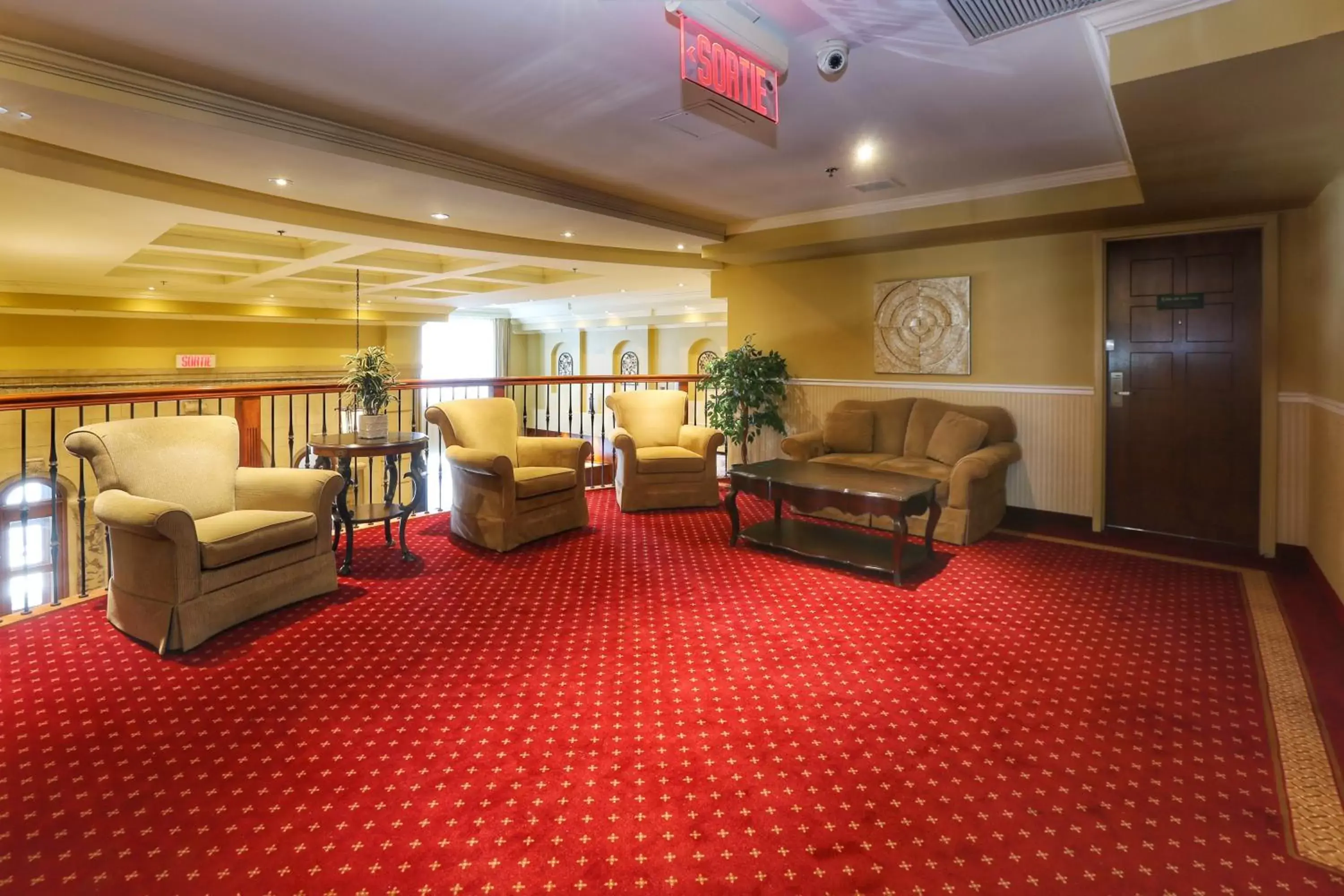 Seating area, Lobby/Reception in Hotel Brossard