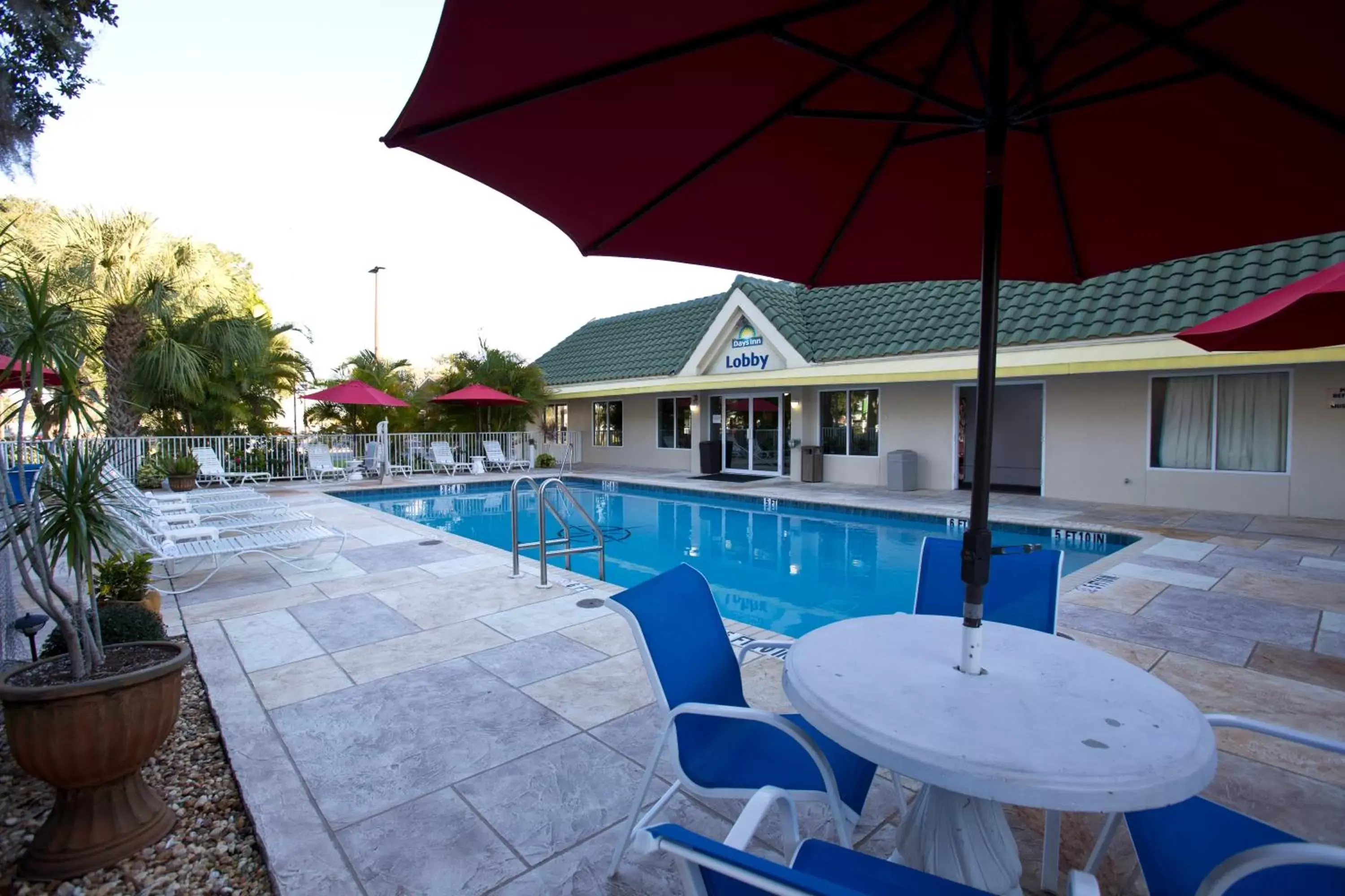 Swimming pool, Patio/Outdoor Area in Days Inn by Wyndham Port Charlotte Town Center