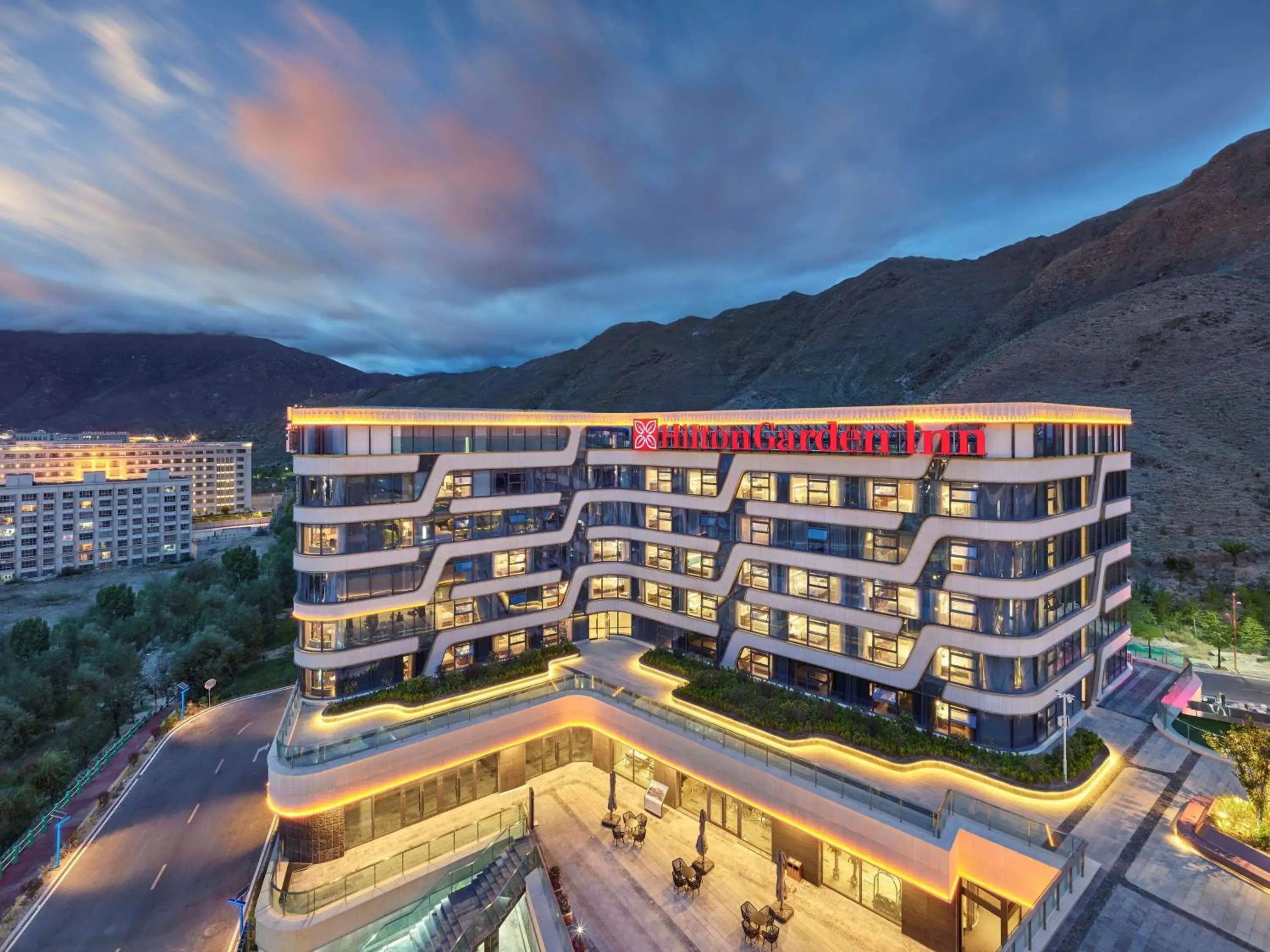 Property building in Hilton Garden Inn Lhasa