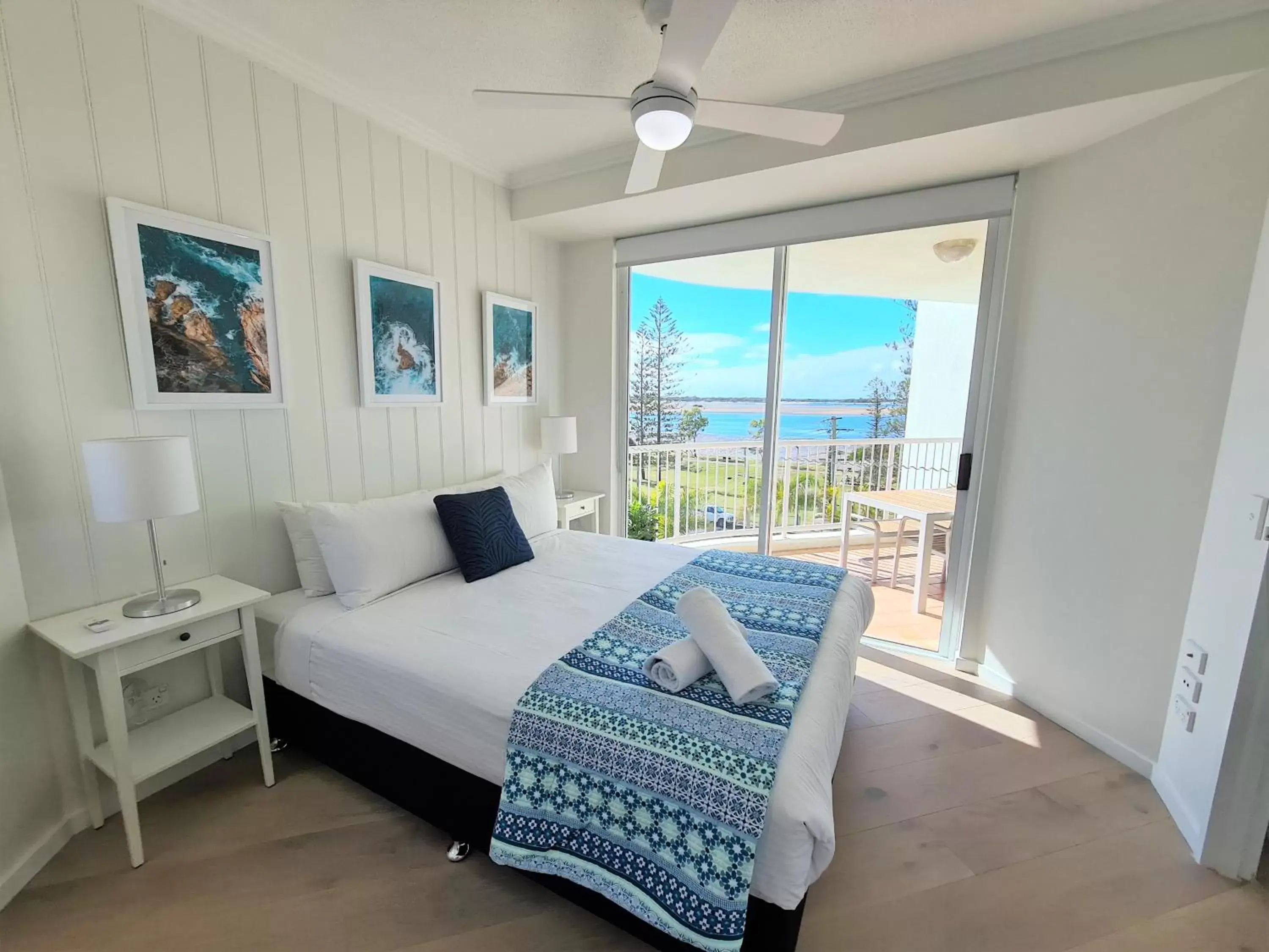 Bedroom in Crystal Bay On The Broadwater