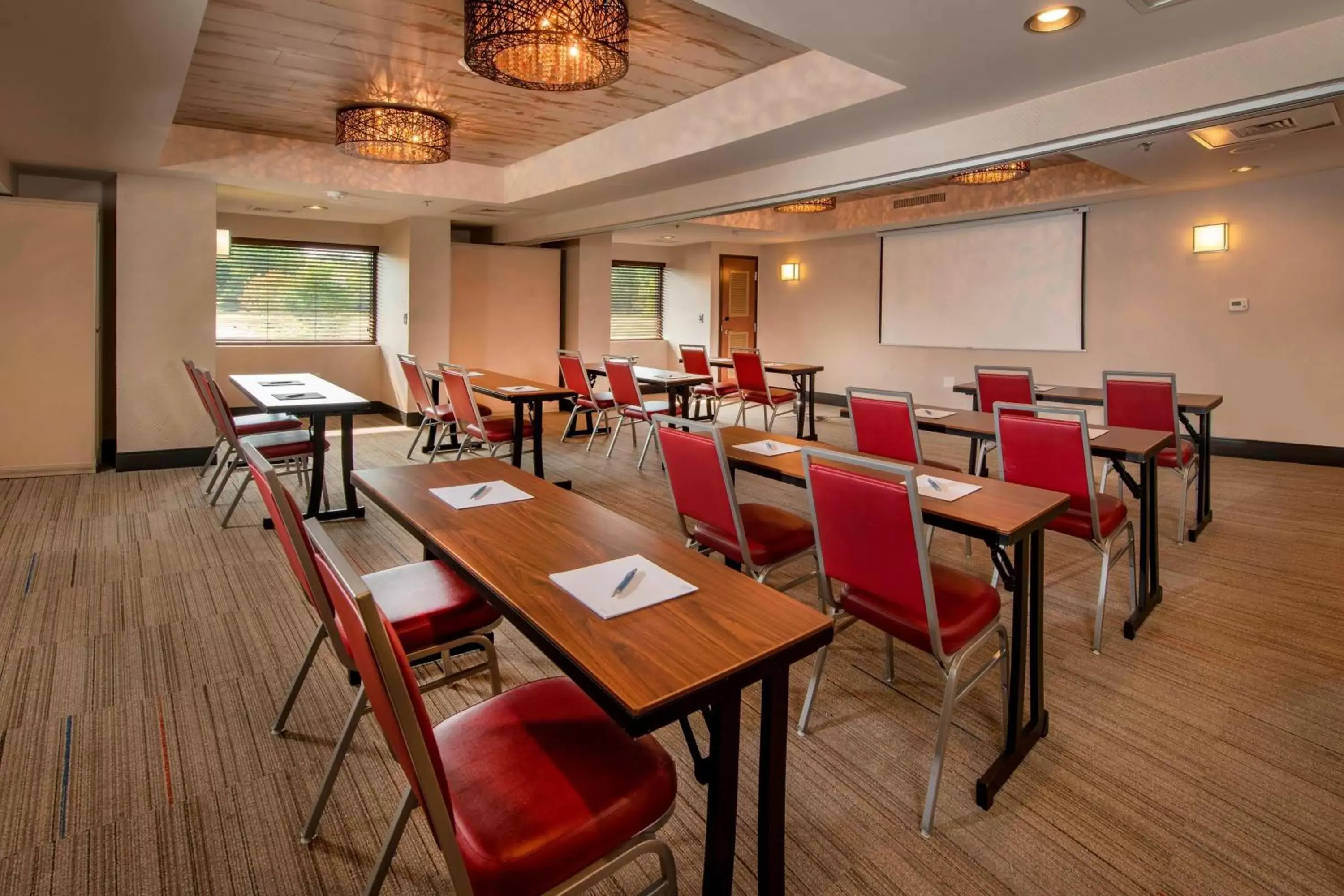 Meeting/conference room, Restaurant/Places to Eat in Four Points by Sheraton Newark Christiana Wilmington