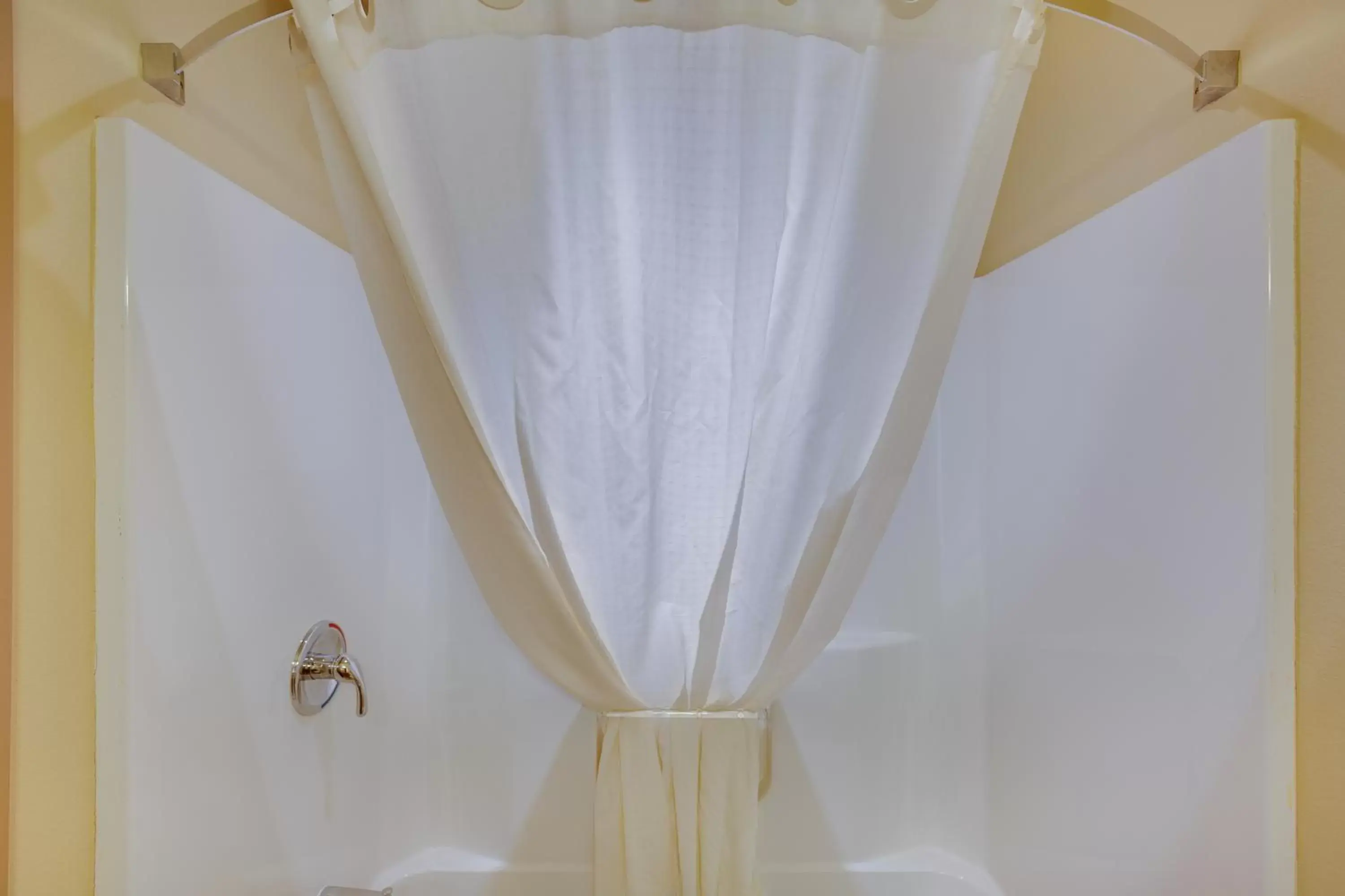 Shower, Bathroom in Cobblestone Inn & Suites - Clintonville