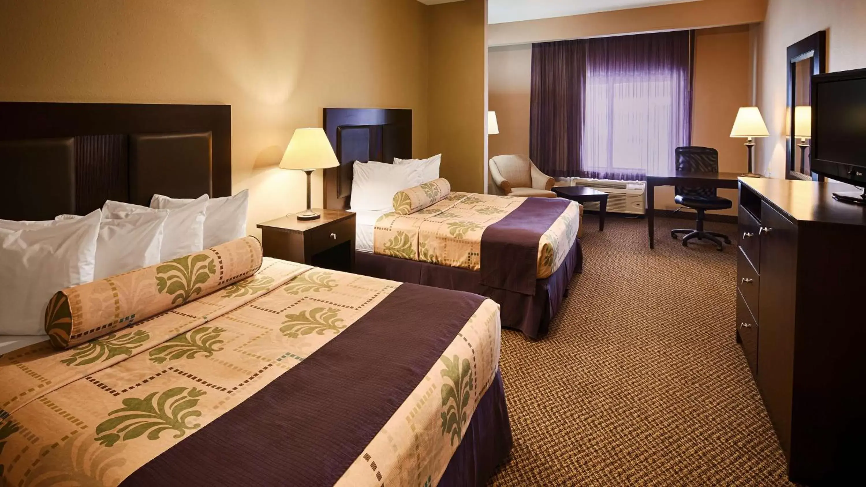 Queen Room with Two Queen Beds - Disability Access/Non-Smoking in Best Western Port Lavaca Inn