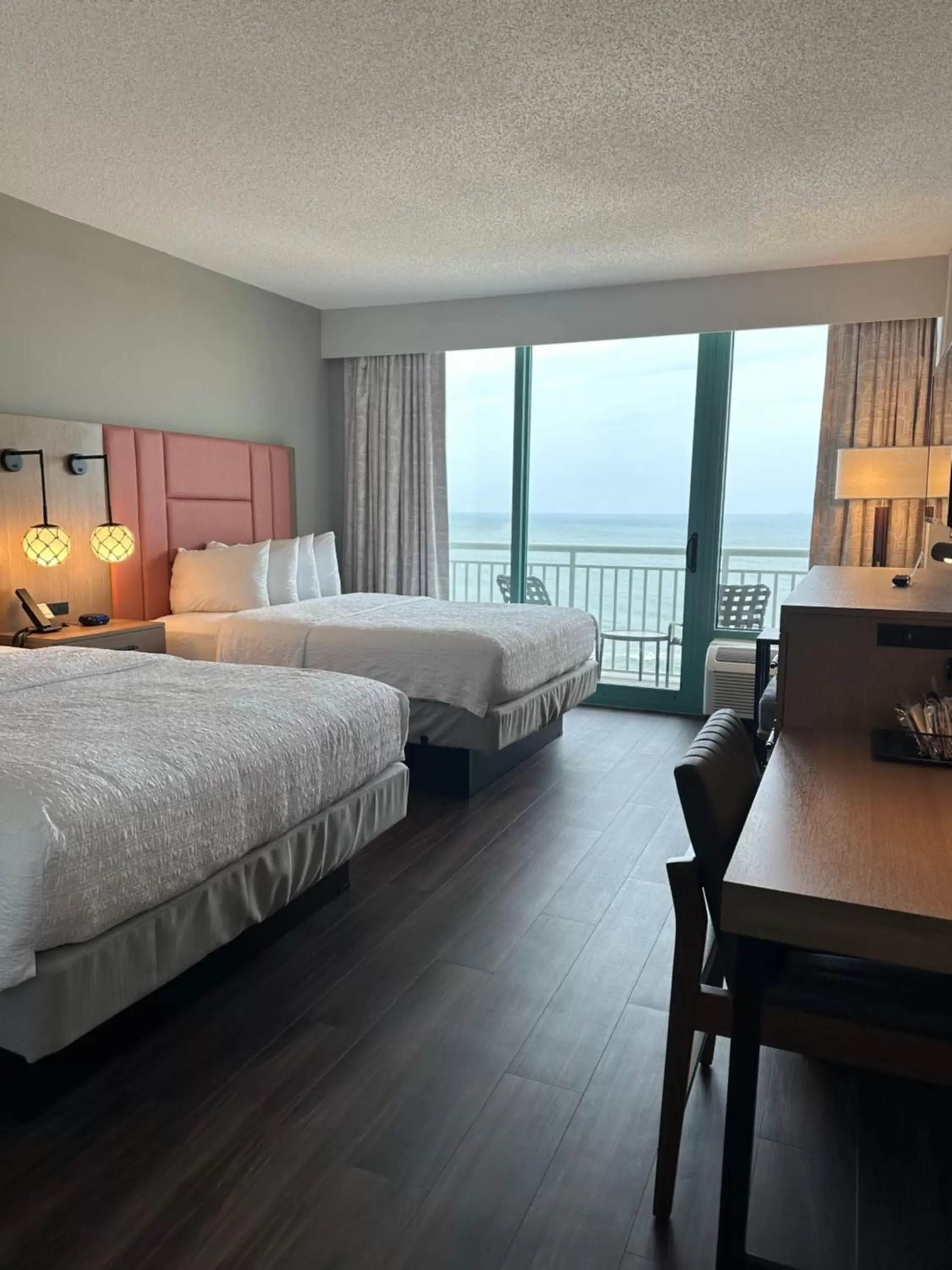 Bed in Hampton Inn Virginia Beach-Oceanfront South