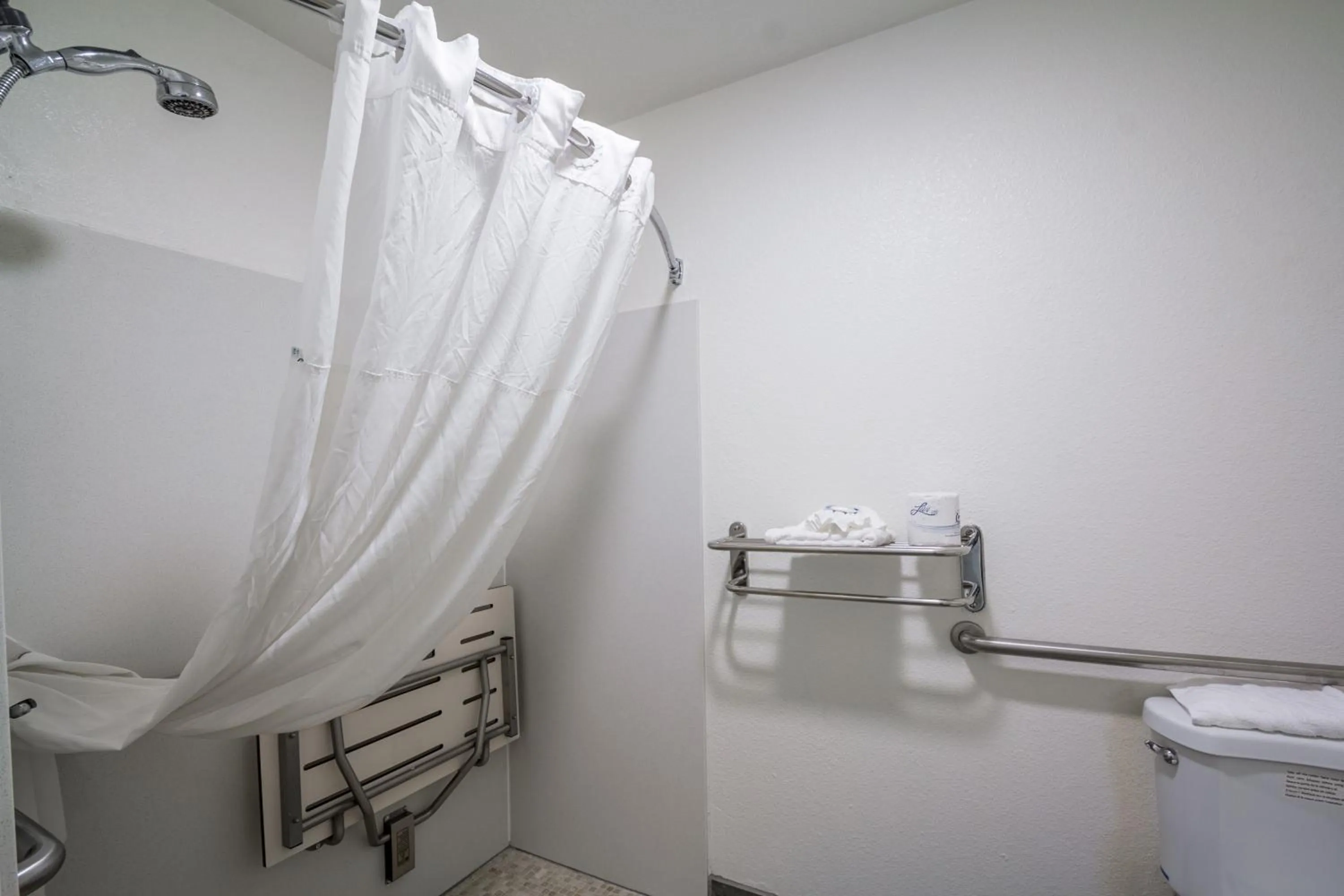 Toilet in Fisherman's Cove Inn