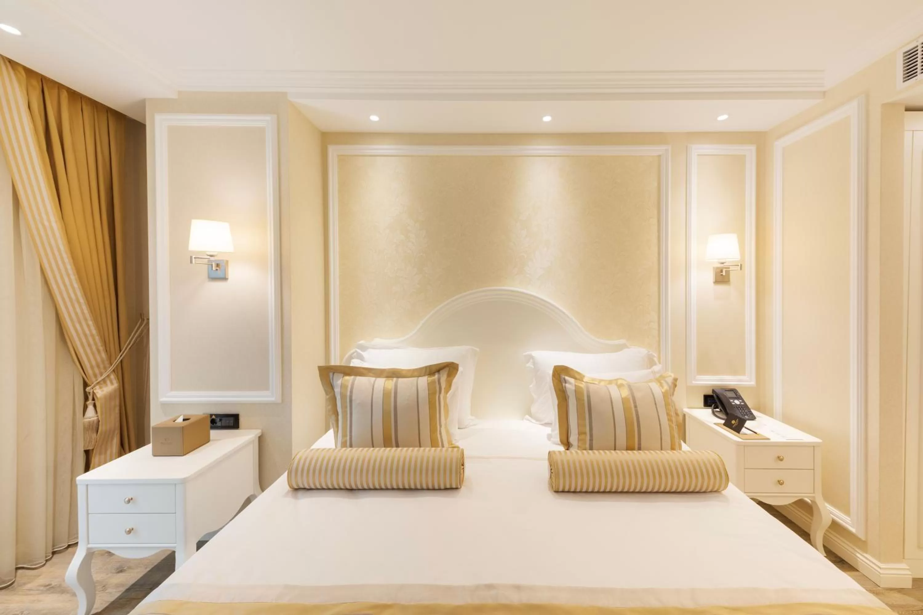 Bed in Hallmark Hotel & SPA Istanbul