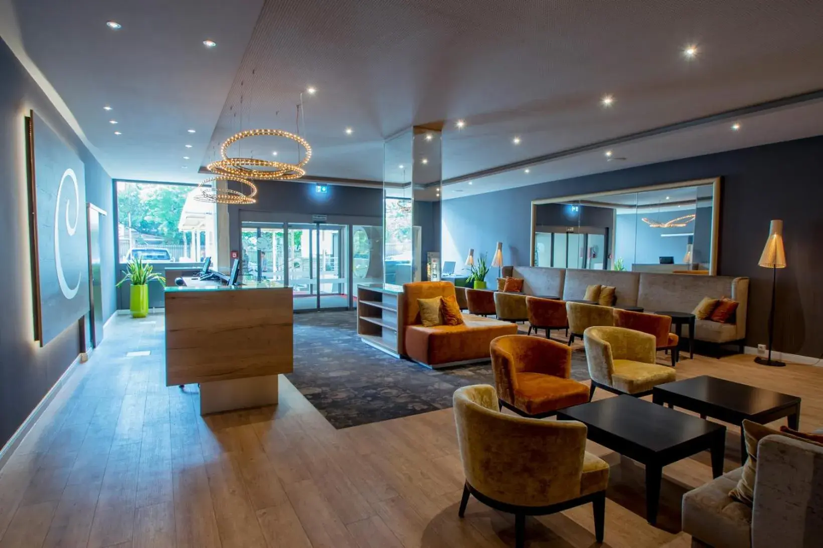 Lobby or reception, Lounge/Bar in Caravelle Hotel im Park