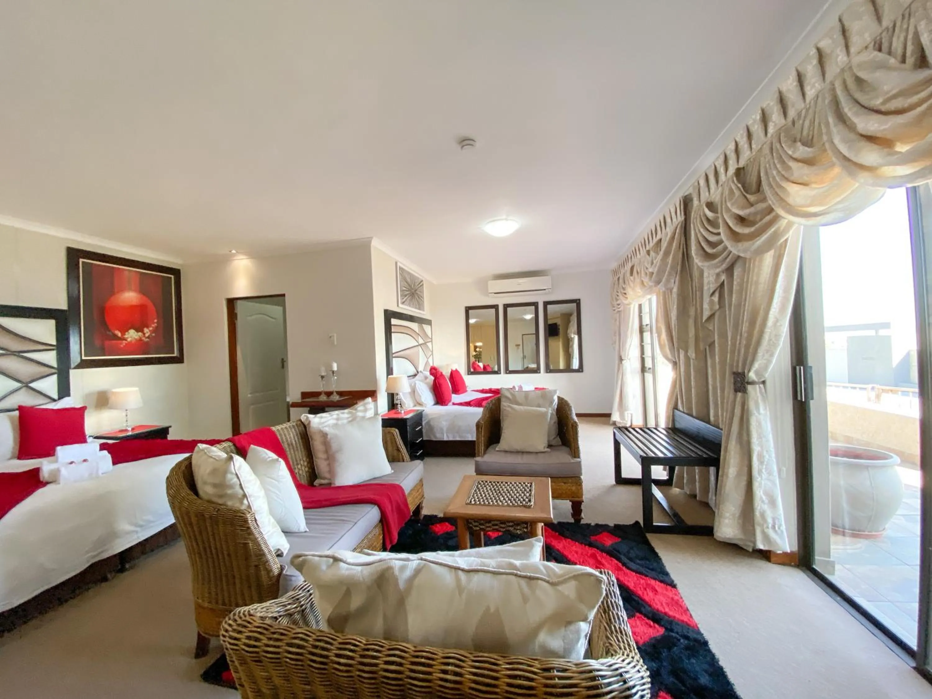 Photo of the whole room, Bed in Bar-t-nique Guest House