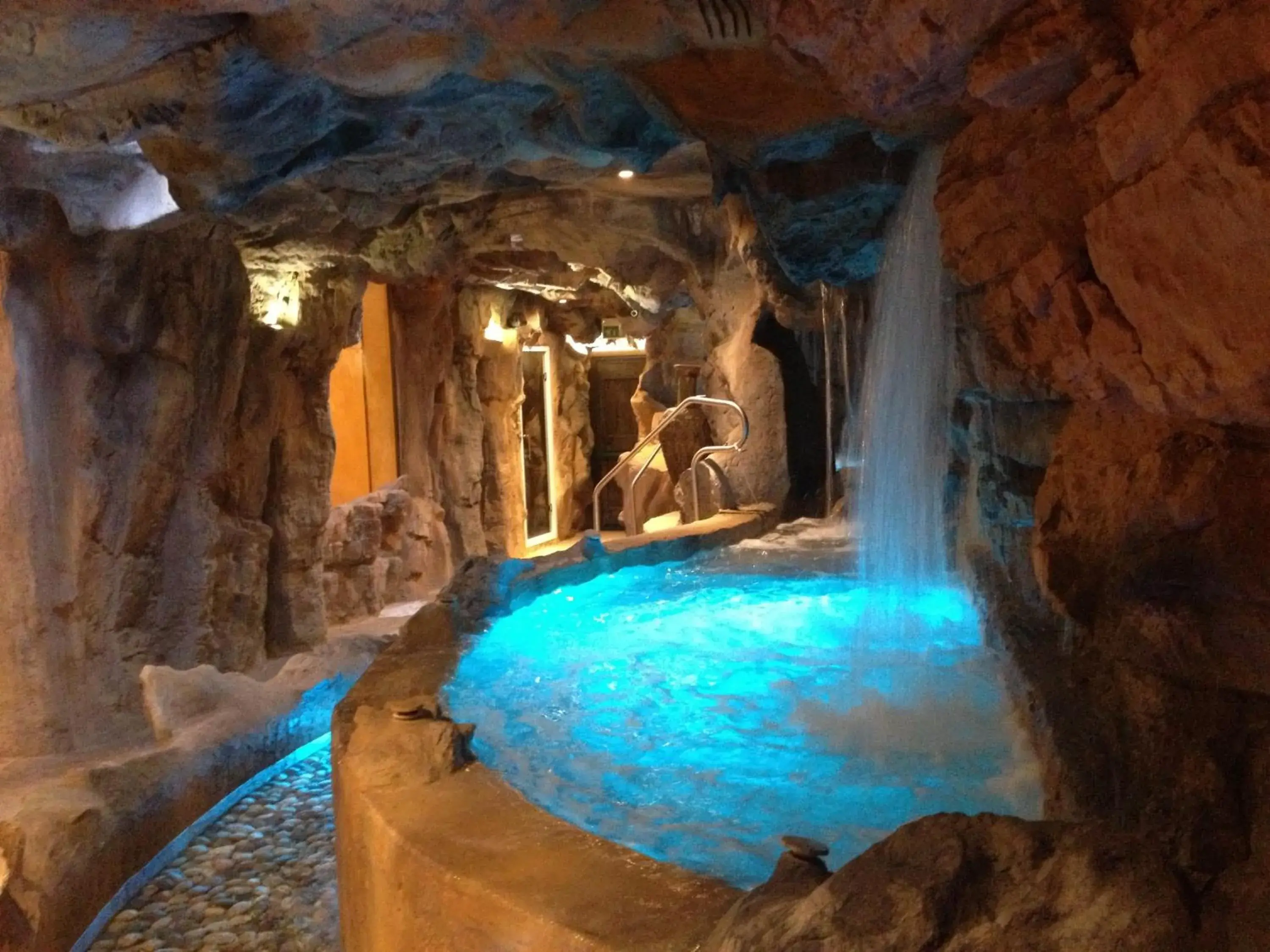 Hot Tub, Swimming Pool in Casanova - Wellness Center La Grotta Etrusca