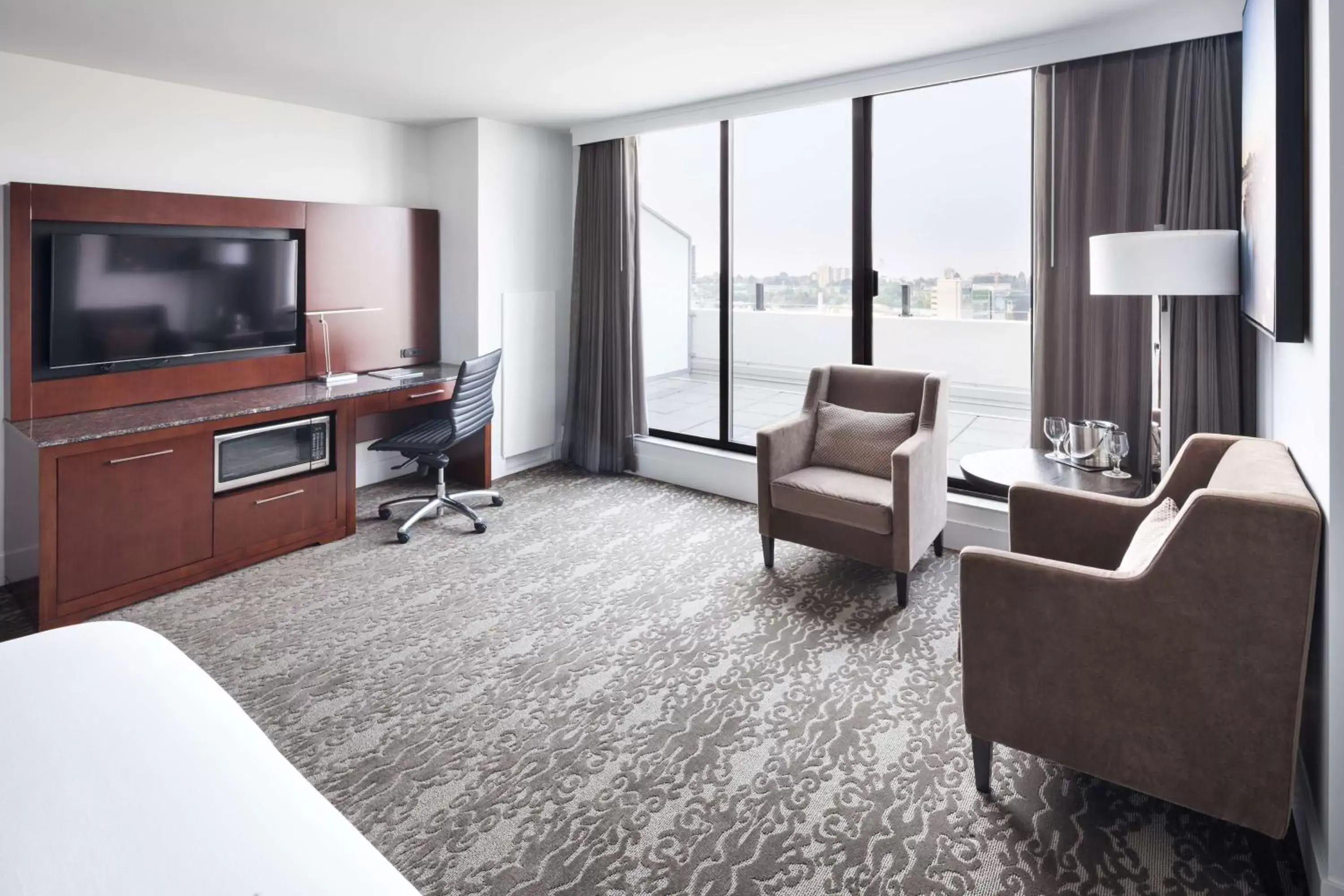 Bedroom, Seating Area in DoubleTree by Hilton Hotel & Suites Victoria