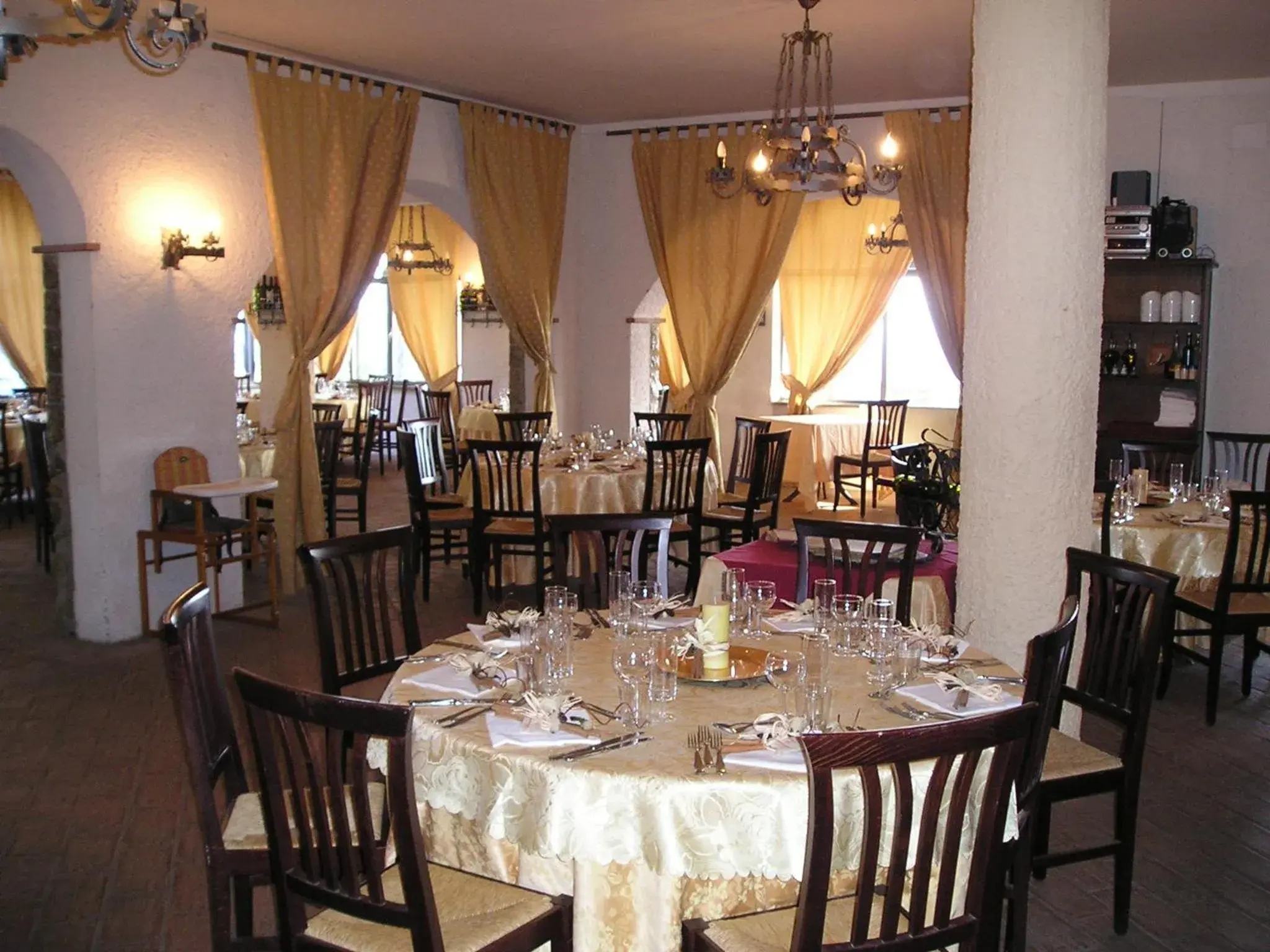 Restaurant/Places to Eat in Hotel Cavalieri