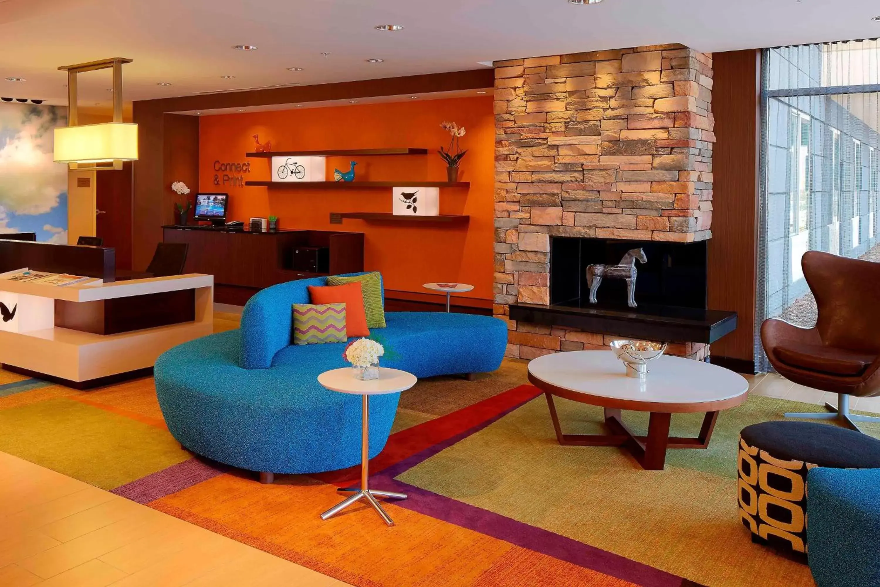 Lobby or reception, Lounge/Bar in Fairfield Inn & Suites by Marriott Springfield Northampton/Amherst