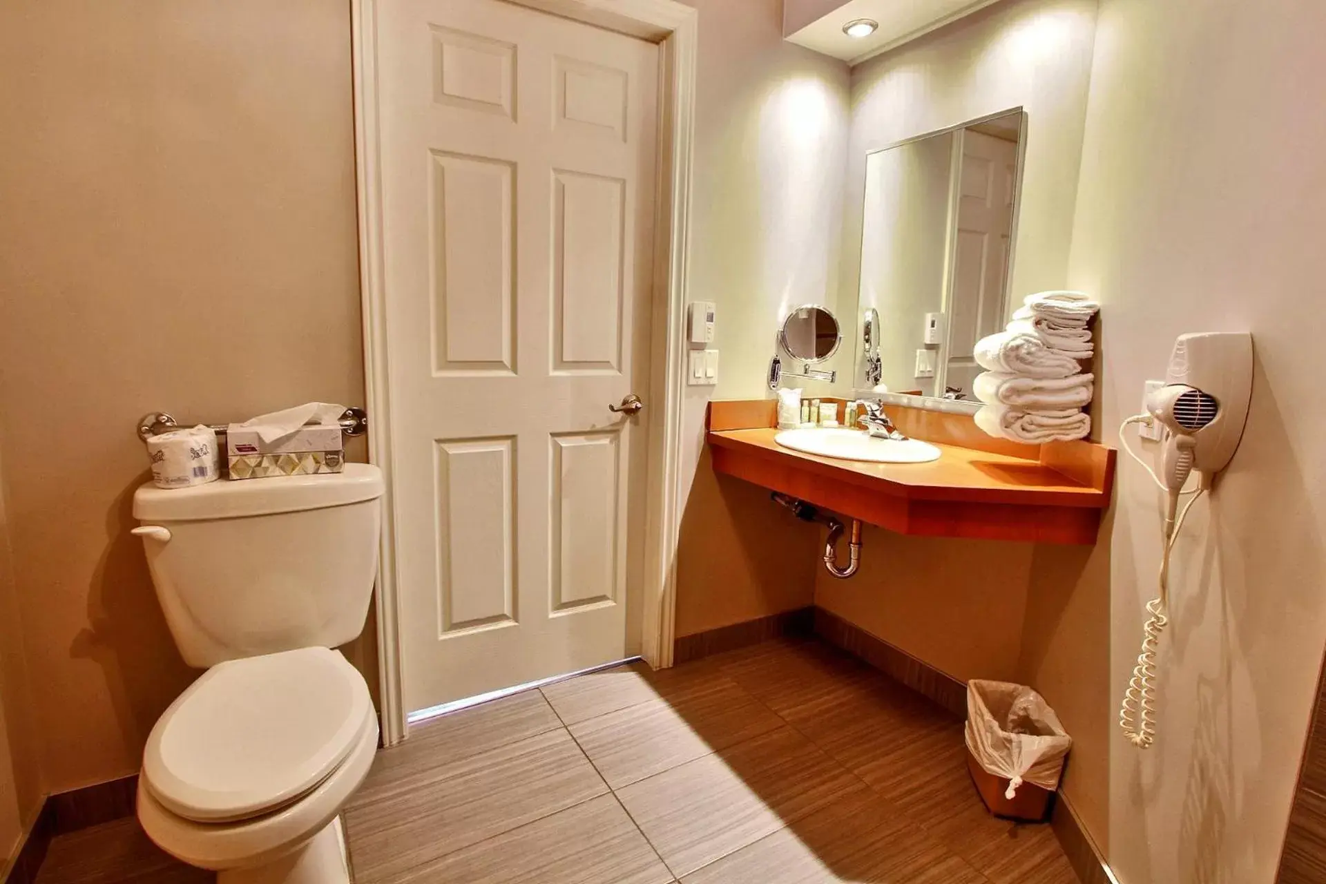 Bathroom in Hôtel l'Empress