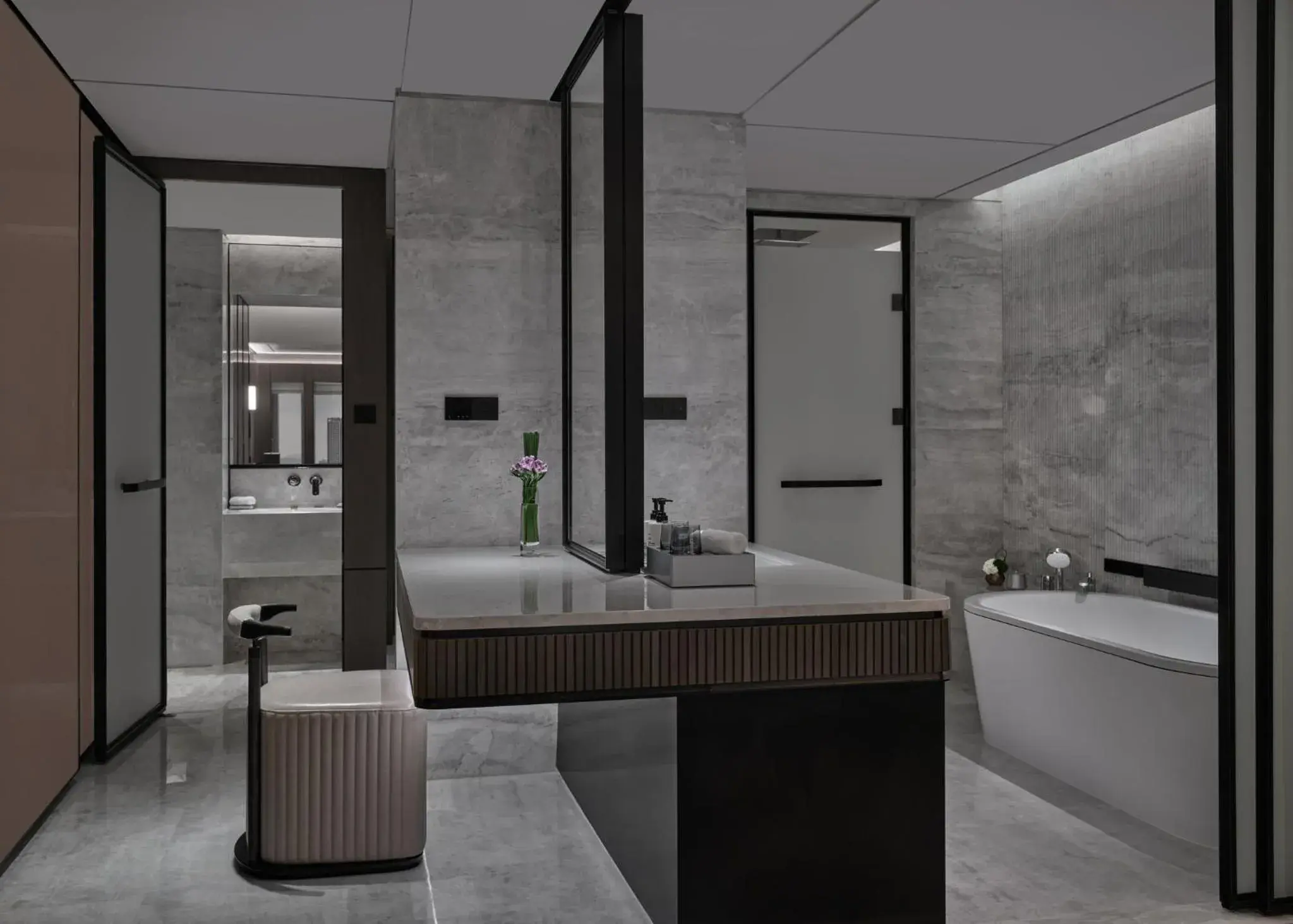 Photo of the whole room, Bathroom in InterContinental Hotels Shenzhen WECC, an IHG Hotel