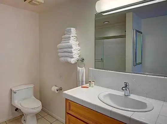 Bathroom in The Sea View Inn At The Beach