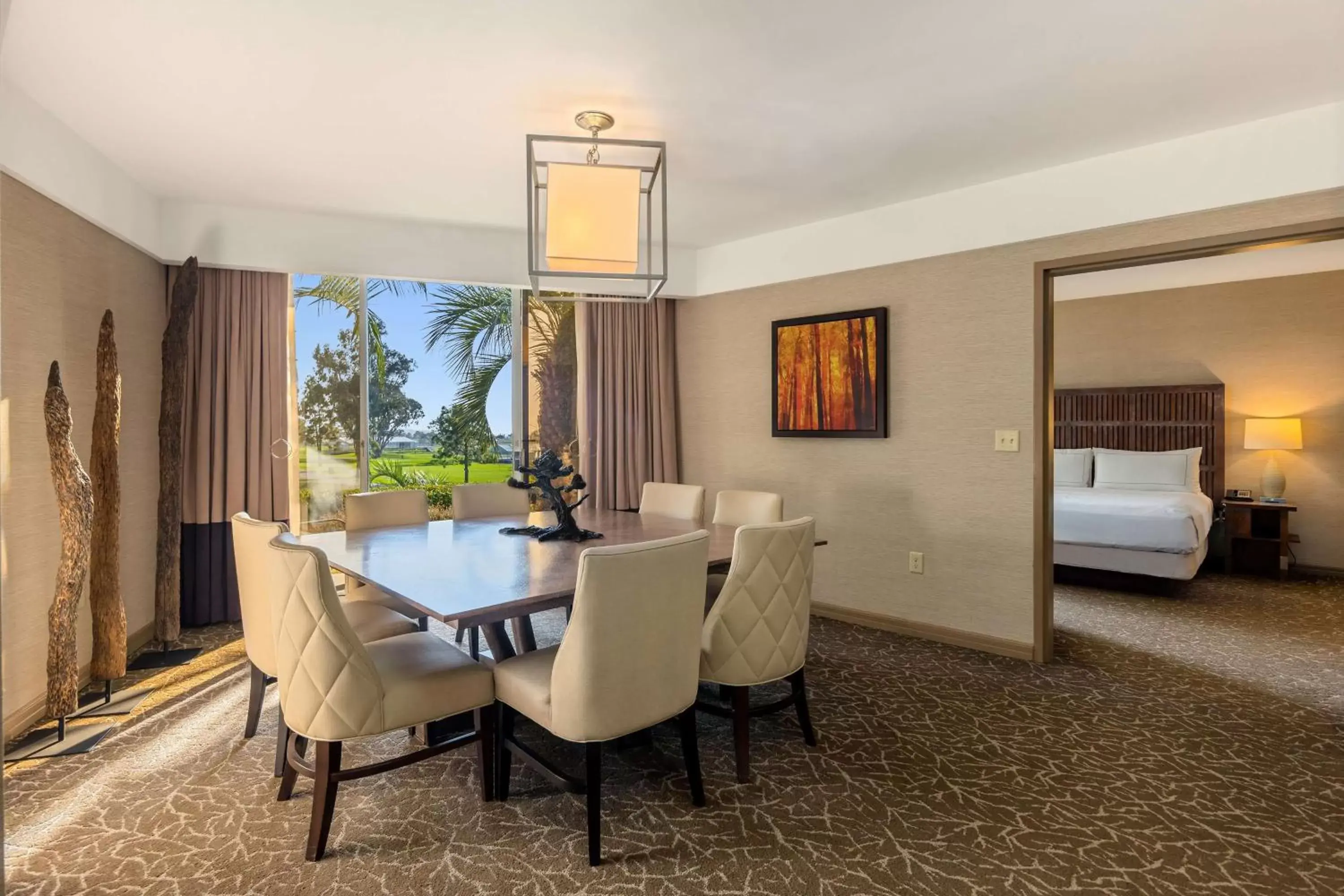 Living room, Dining Area in Hilton La Jolla Torrey Pines