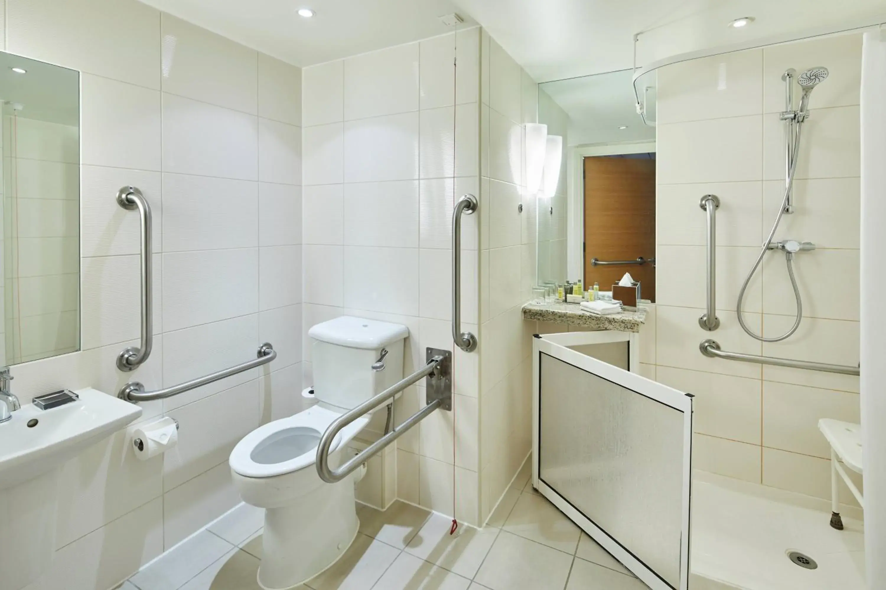 Bathroom in London Marriott Hotel Canary Wharf